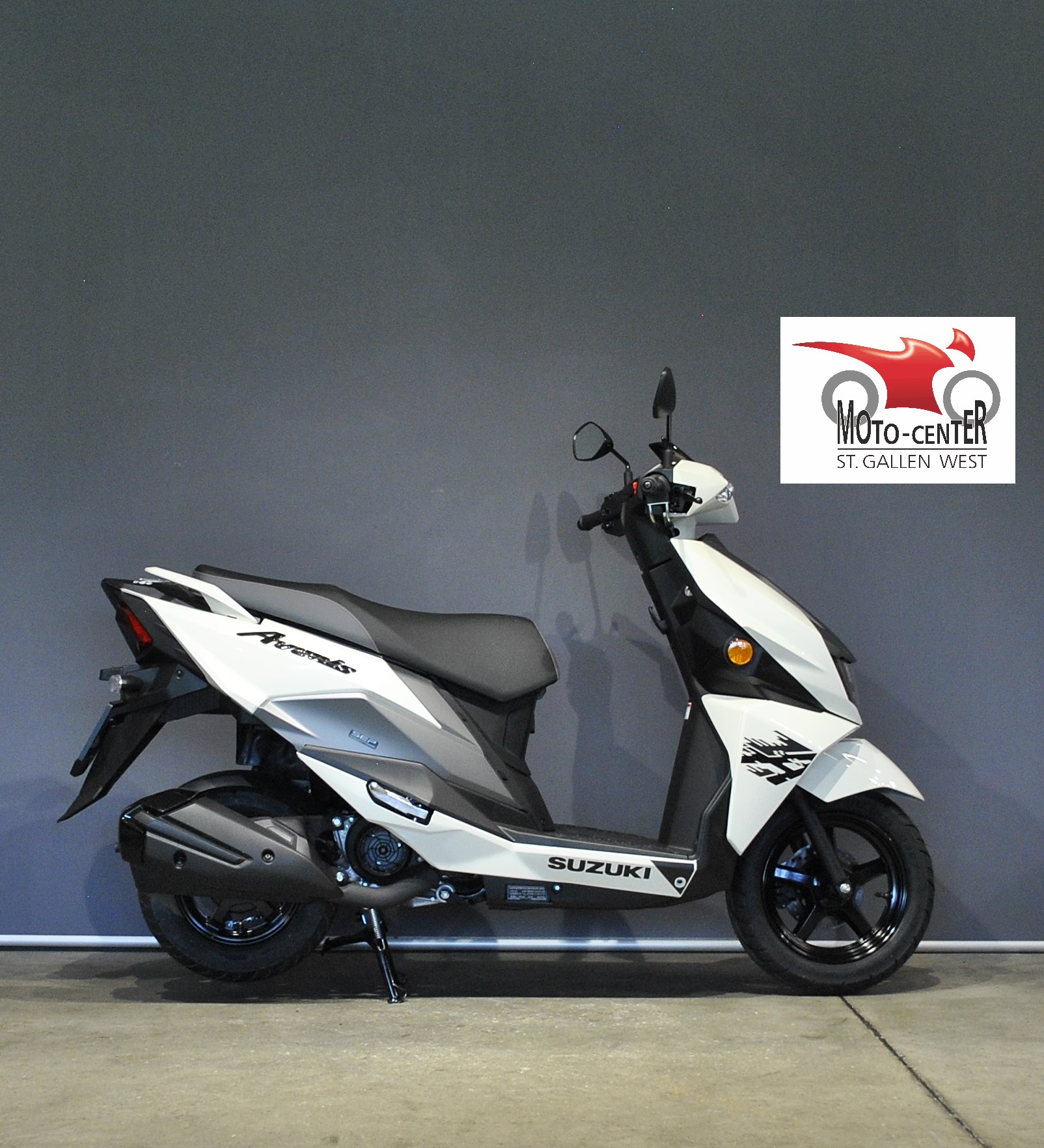 SUZUKI UN 125 Avenis-showroom-element-1