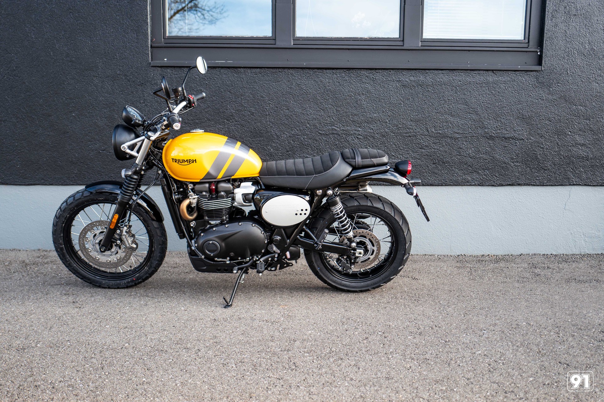 TRIUMPH Street Scrambler 900-showroom-element-3