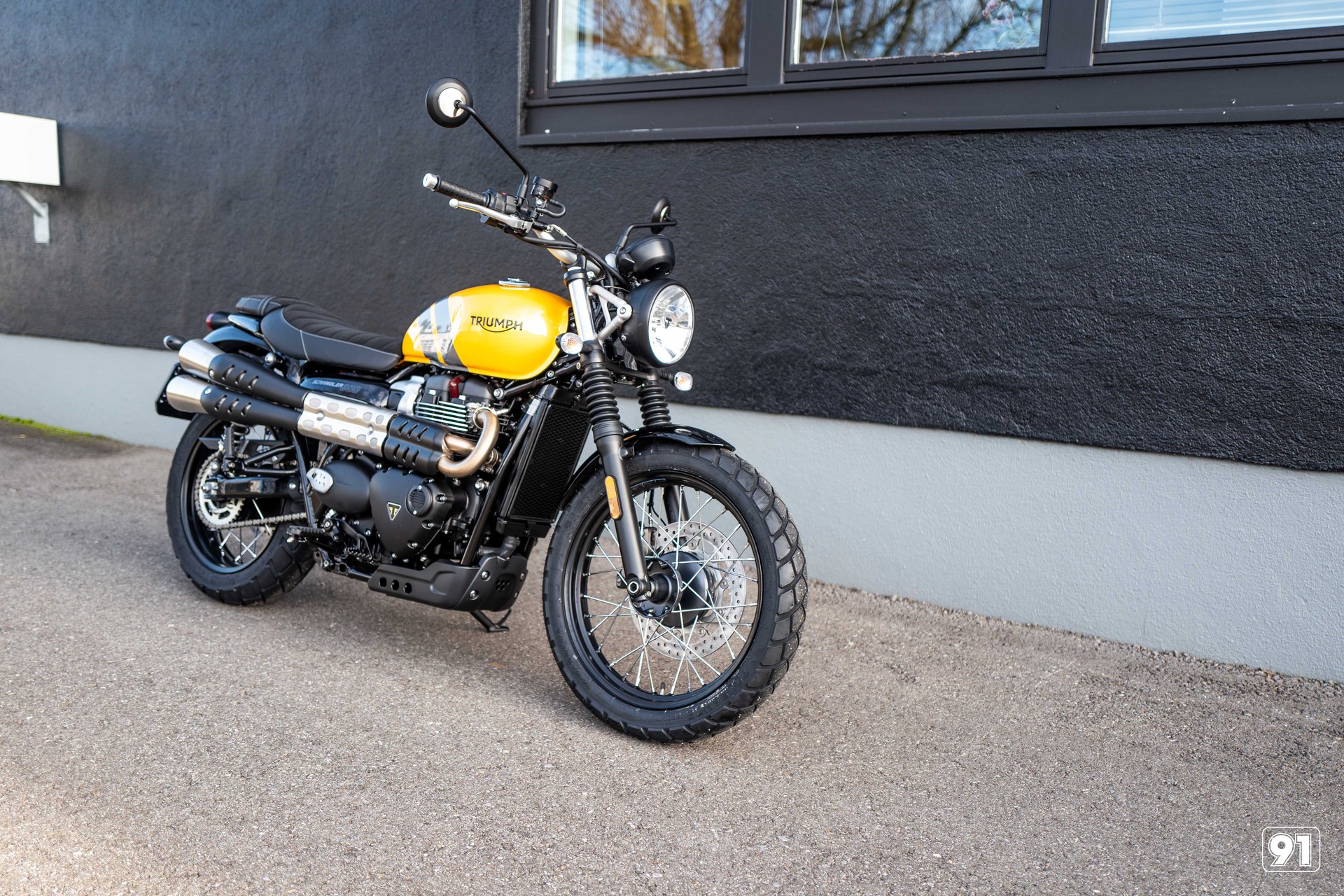 TRIUMPH Street Scrambler 900-showroom-element-1
