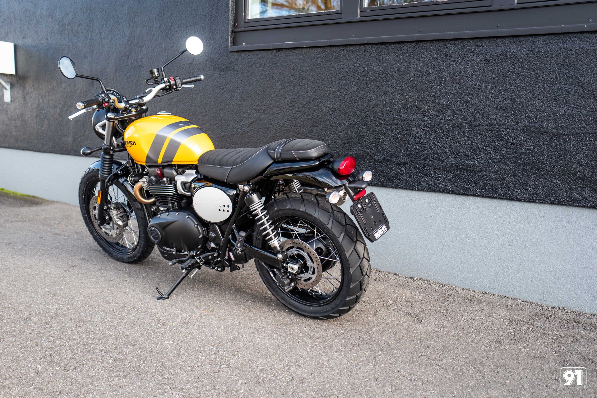 TRIUMPH Street Scrambler 900-showroom-element-2