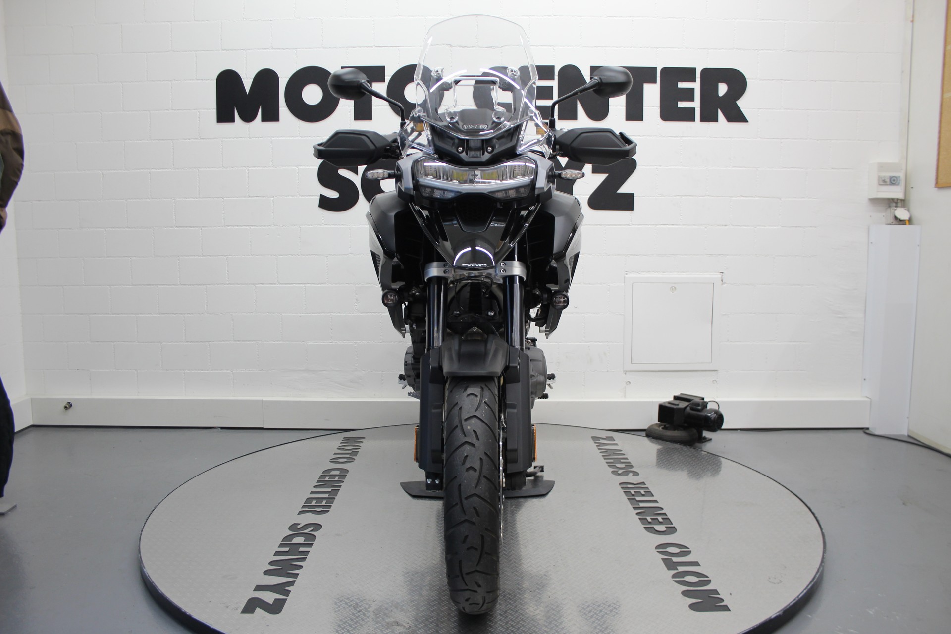 TRIUMPH Tiger 1200 GT Pro-showroom-element-2
