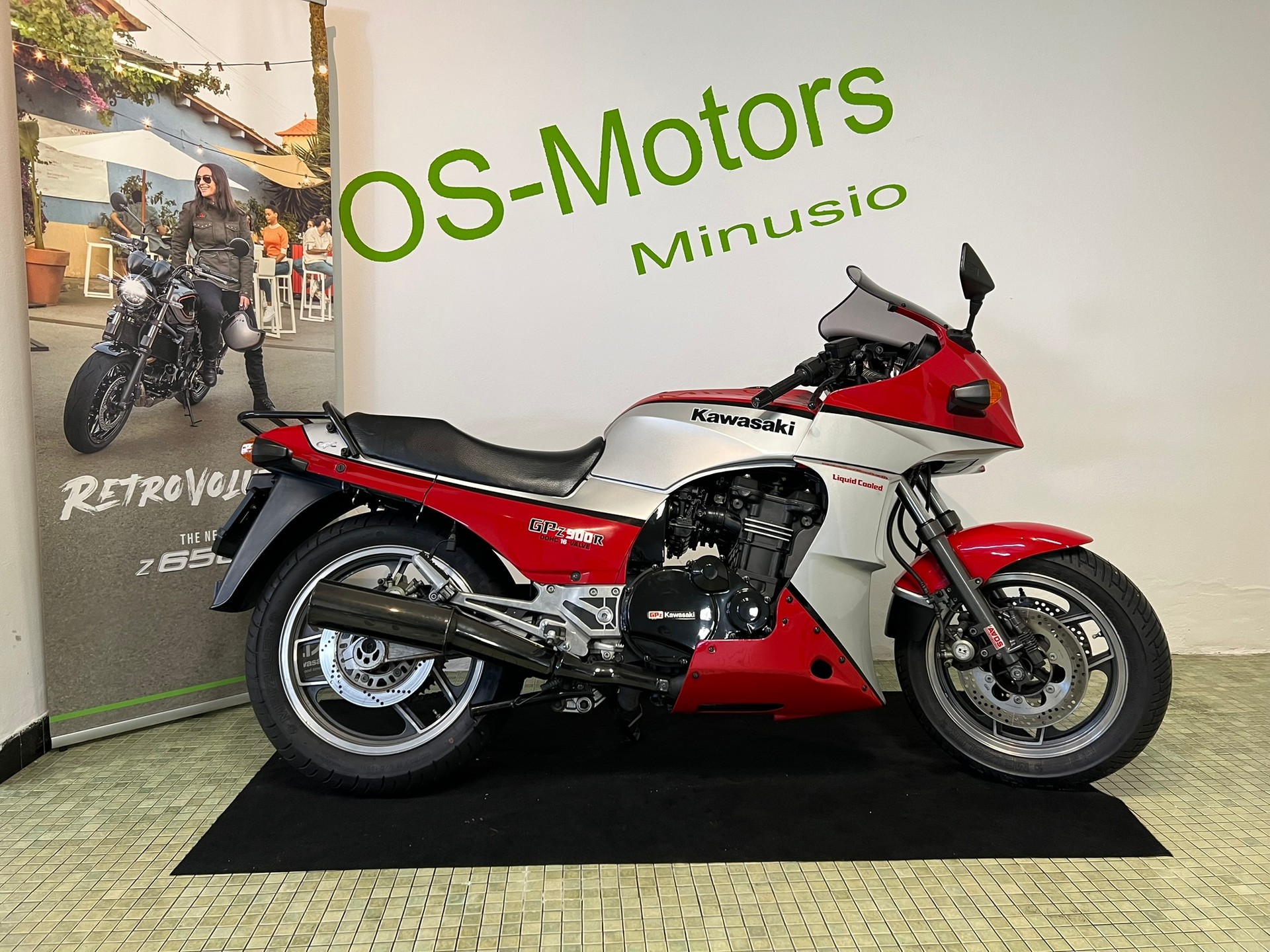 KAWASAKI GPZ 900 R