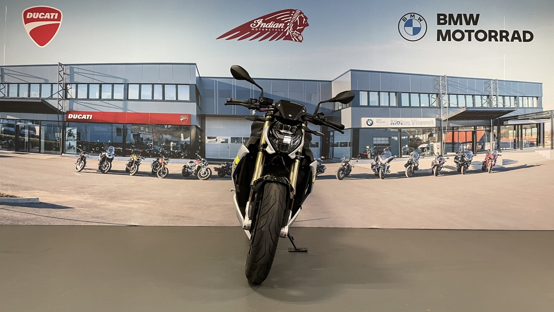 BMW S 1000 R Sport avec pack carbon-showroom-element-1