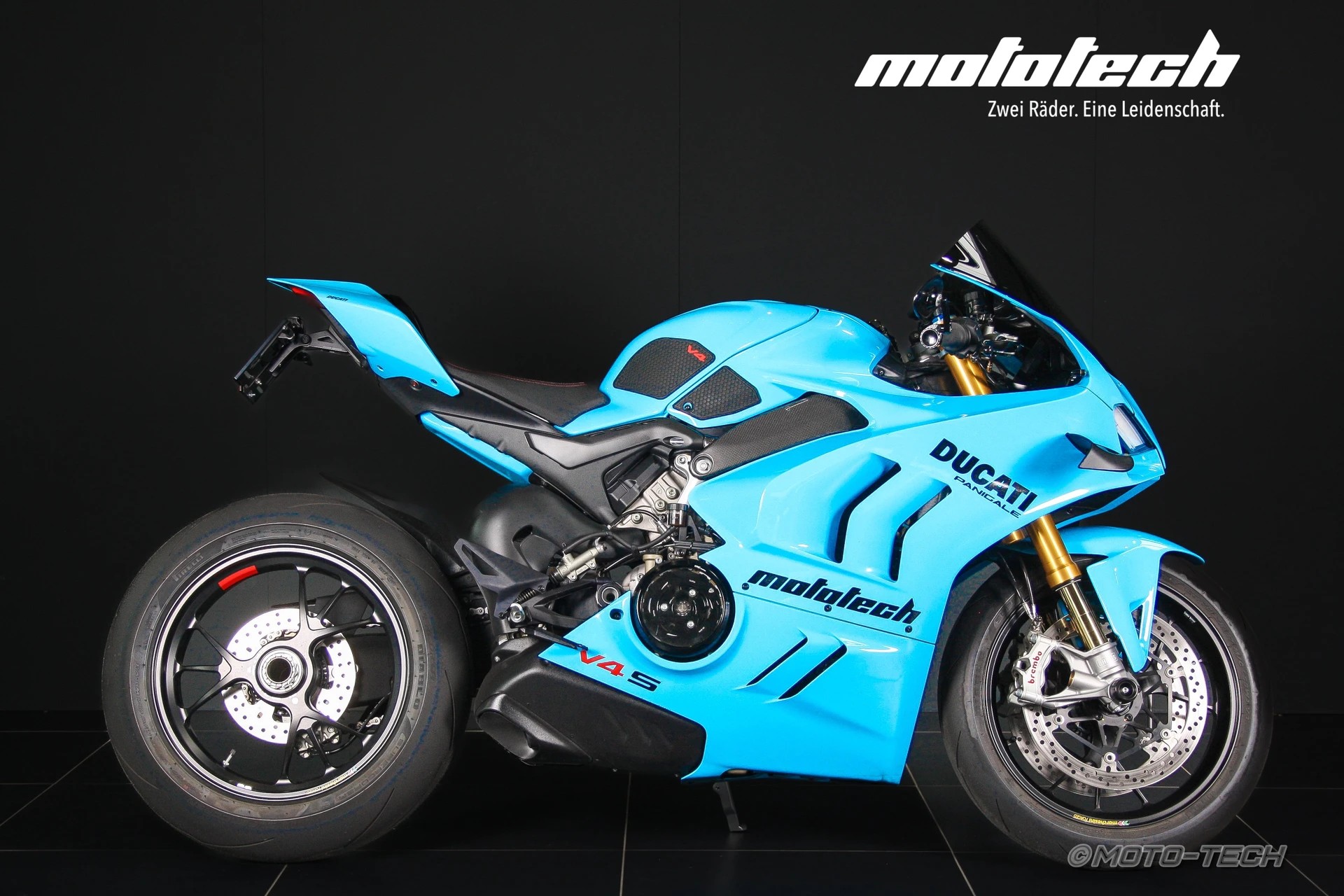 DUCATI Panigale V4 S-showroom-element-1