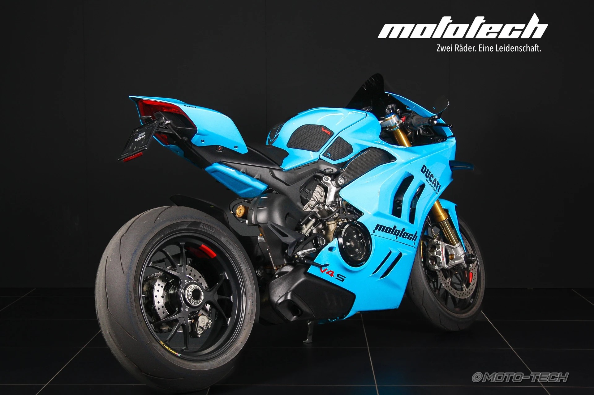 DUCATI Panigale V4 S-showroom-element-2