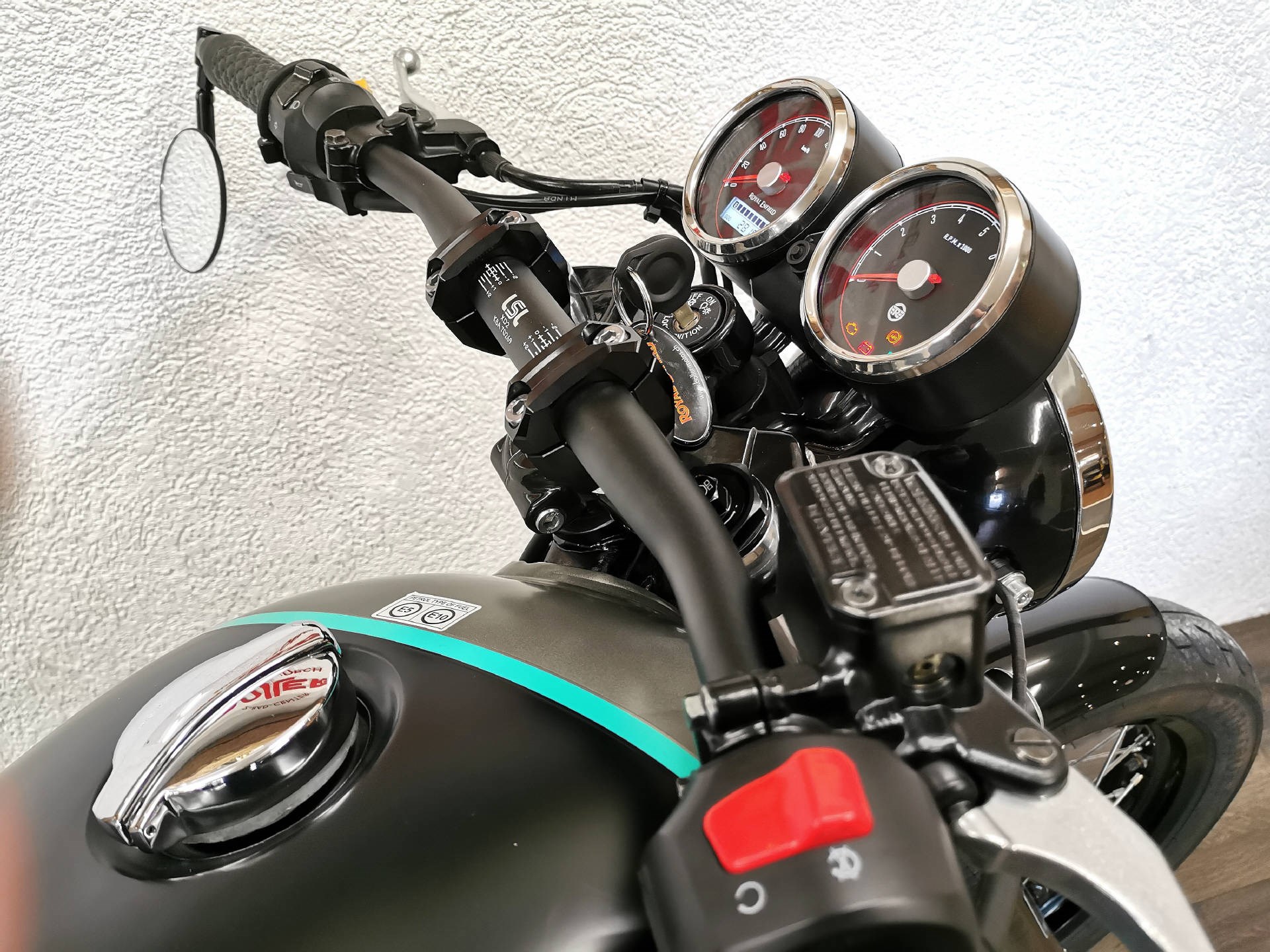 ROYAL ENFIELD INTERCEPTOR 650-showroom-element-3