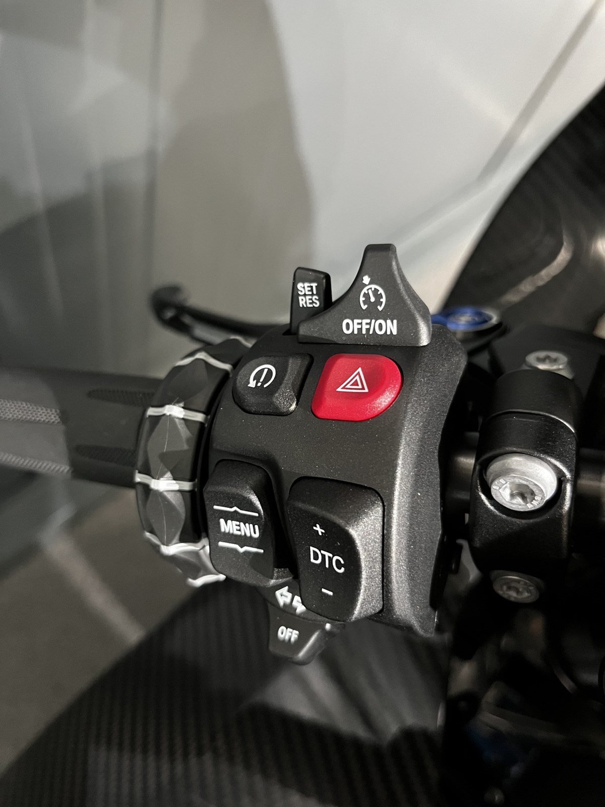 BMW M 1000 RR Competition-showroom-element-3