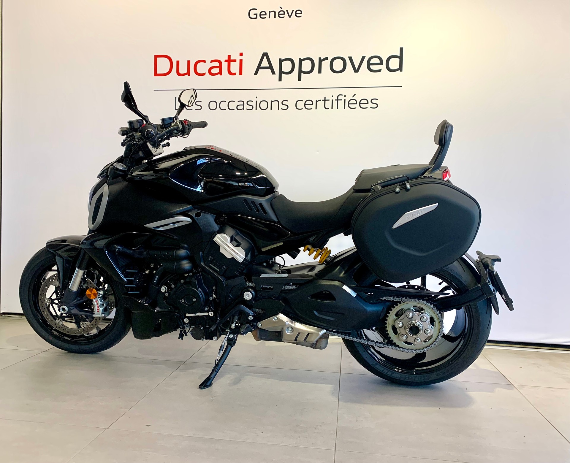 DUCATI Diavel V4-showroom-element-1