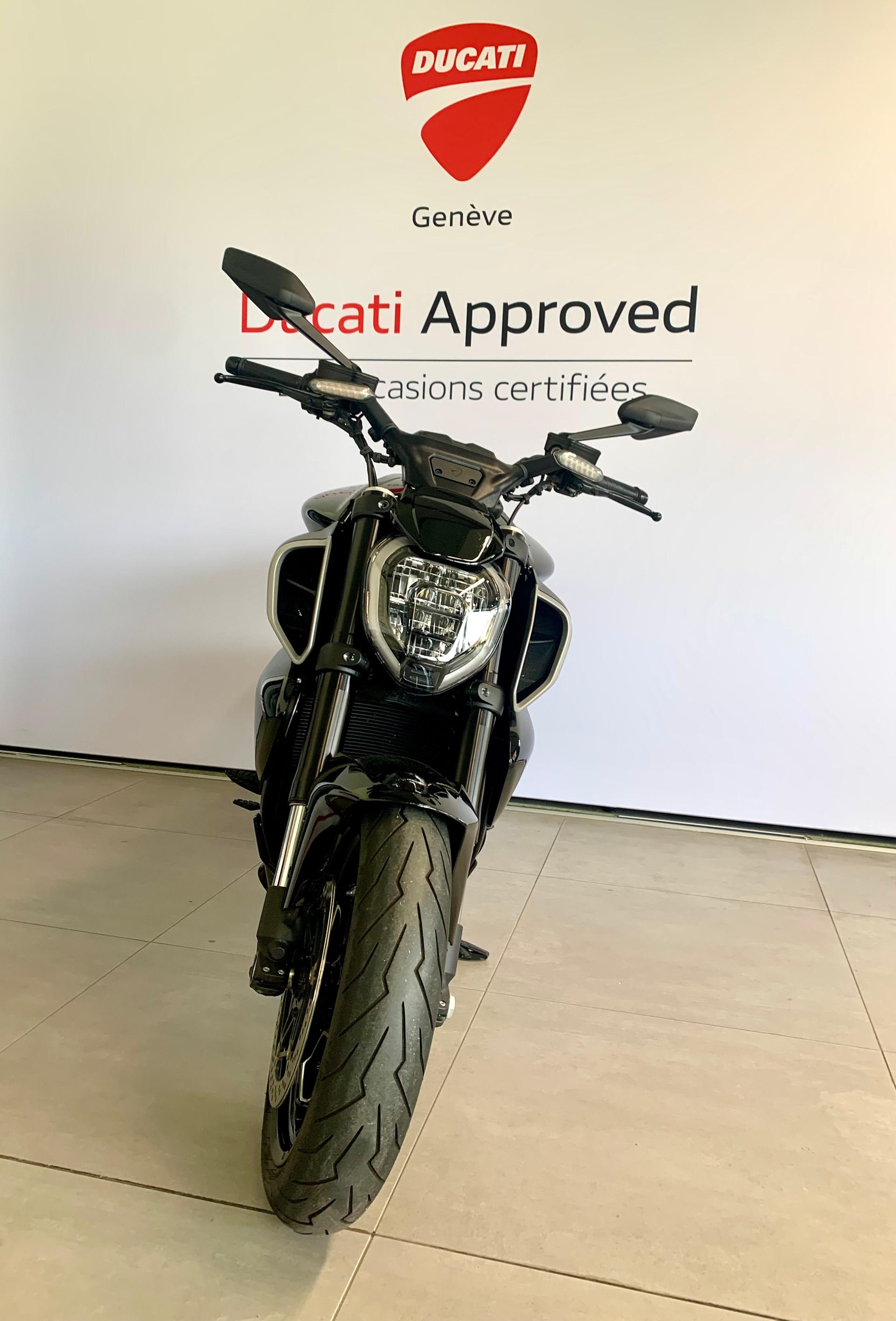 DUCATI Diavel V4-showroom-element-3