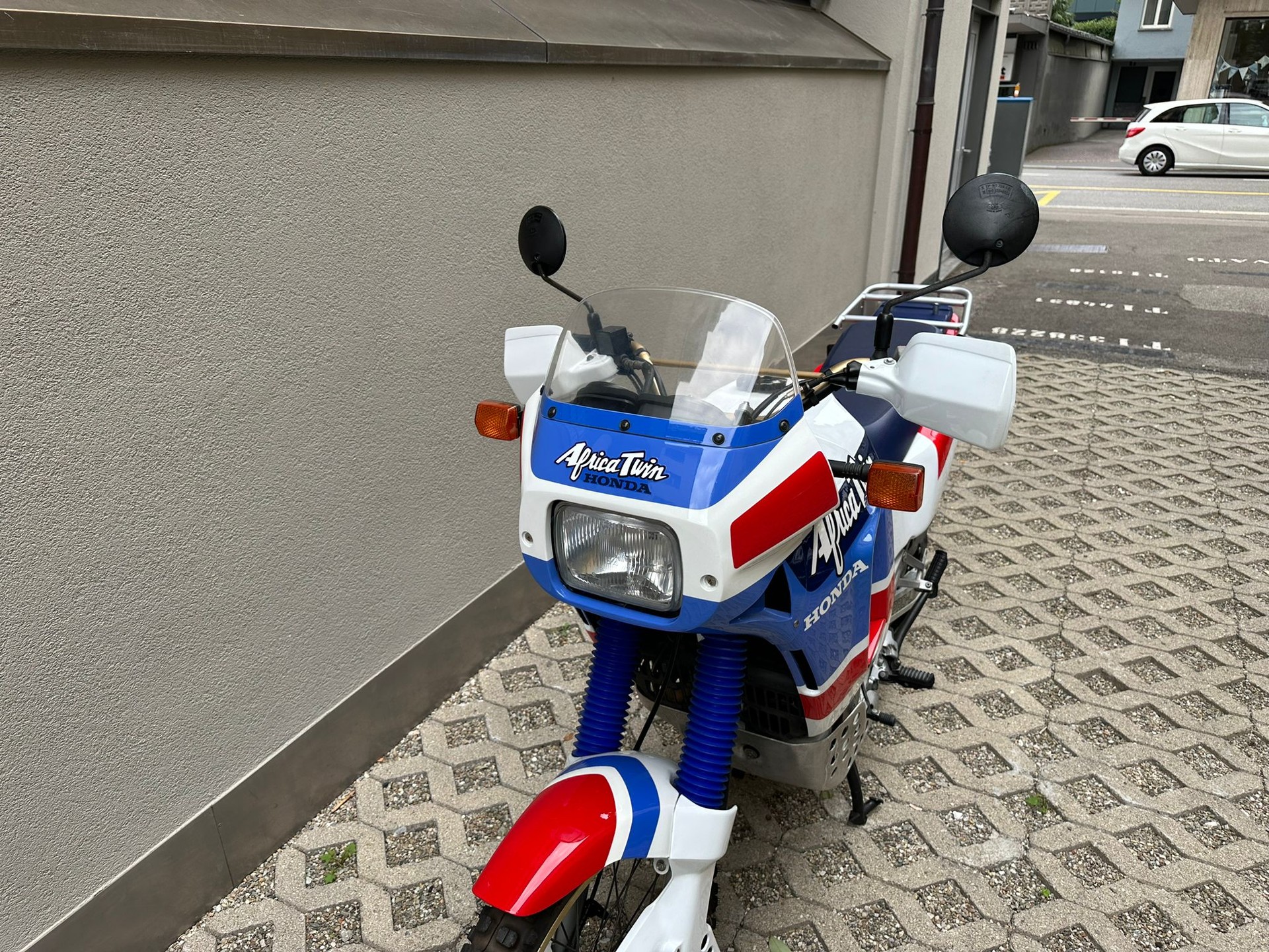 HONDA XRV 650 Africa Twin-image-1