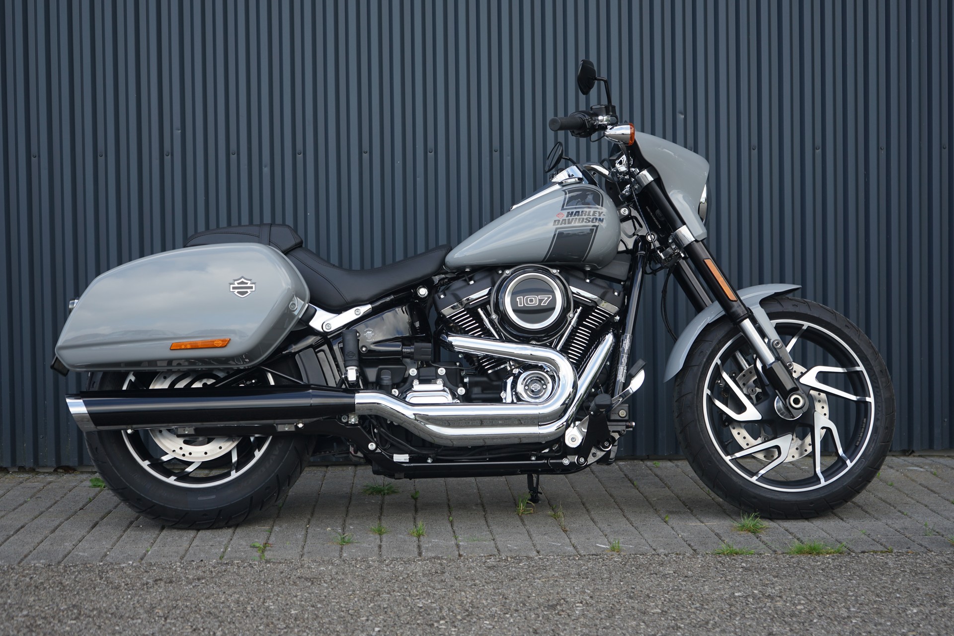 HARLEY-DAVIDSON FLSB Sport Glide 107