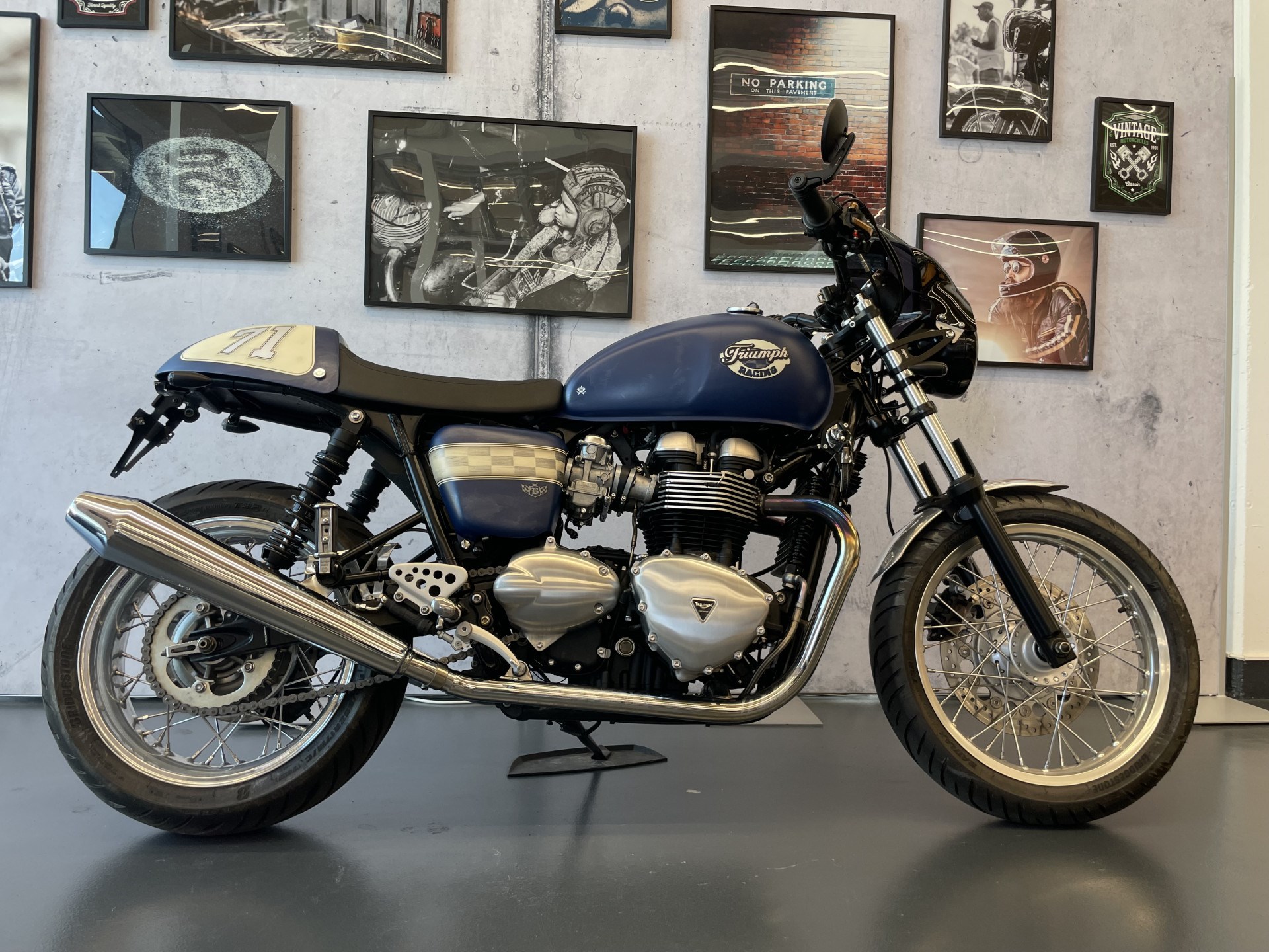 TRIUMPH Thruxton 900