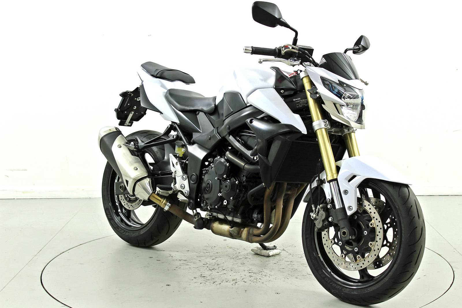 SUZUKI GSR 750 A L2-L6-showroom-element-1