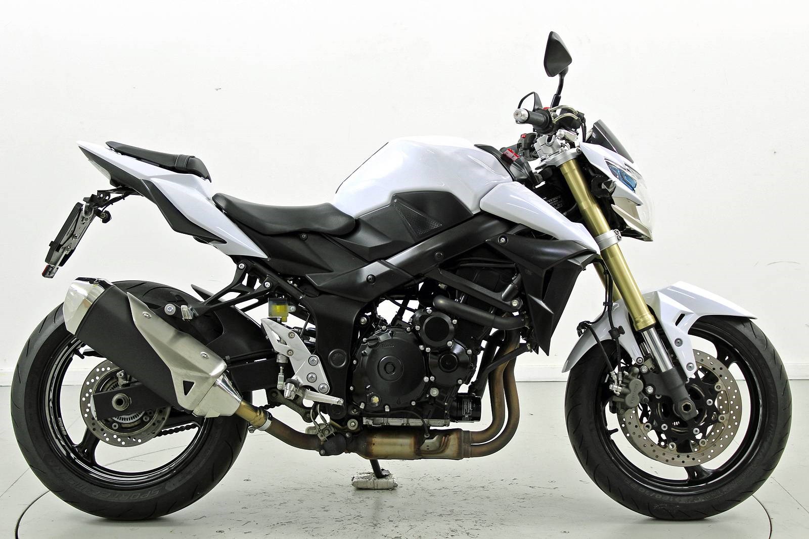 SUZUKI GSR 750 A L2-L6-showroom-element-3