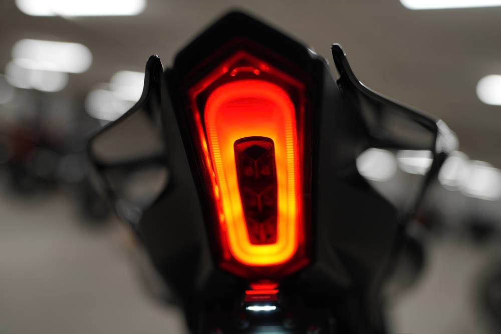 YAMAHA YZF-R7-image-6