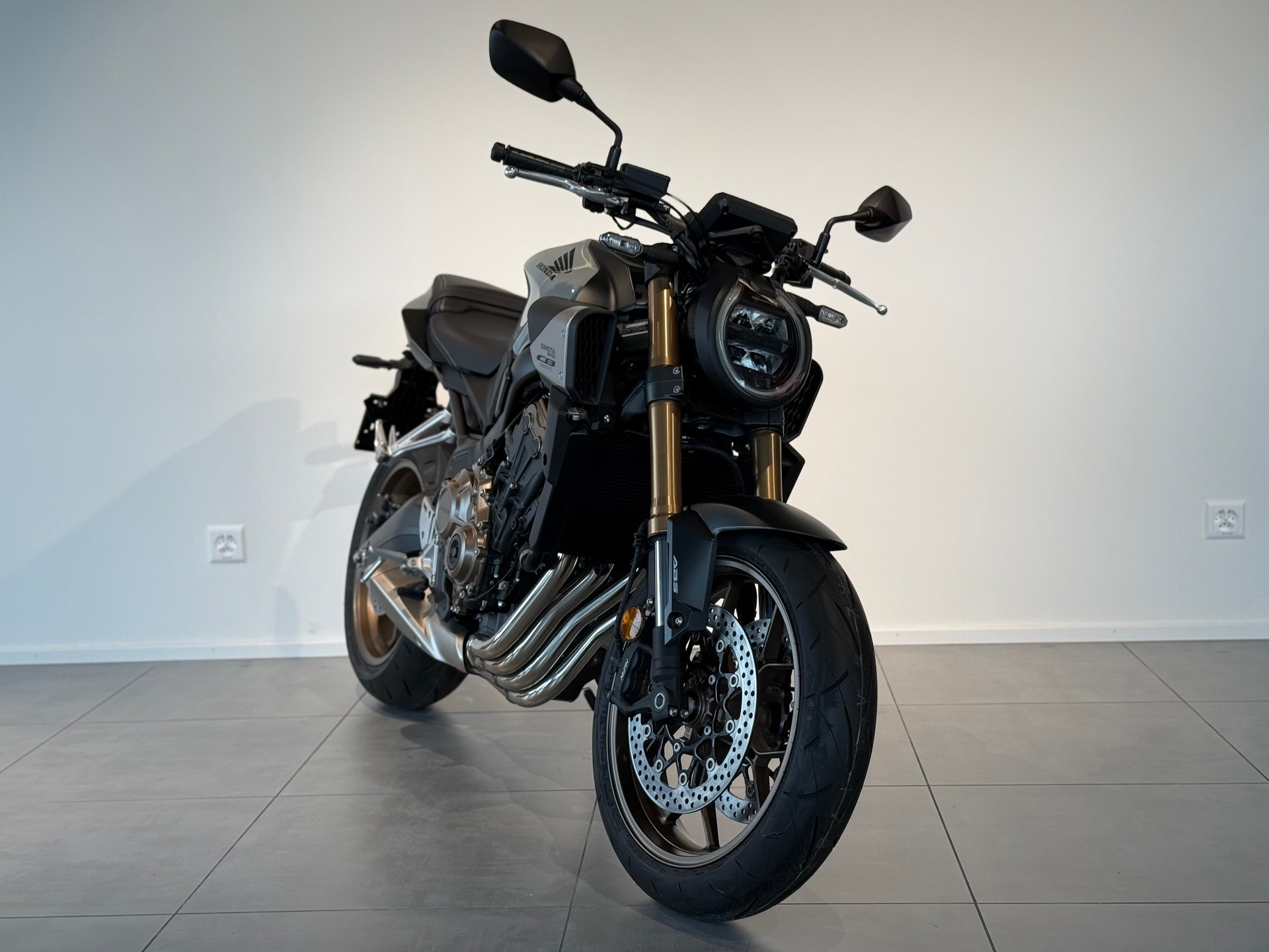 HONDA CB 650 R-showroom-element-1