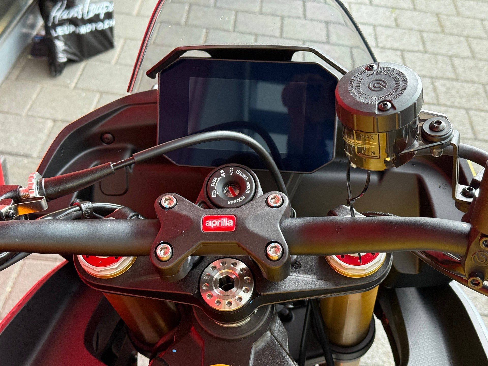 APRILIA Tuono V4 1100-image-4