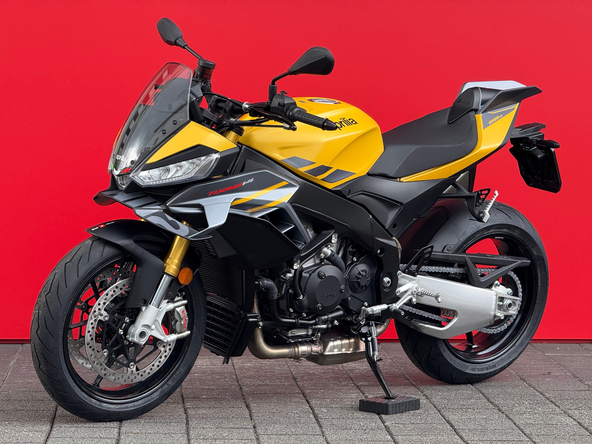 APRILIA Tuono V4 1100-showroom-element-2