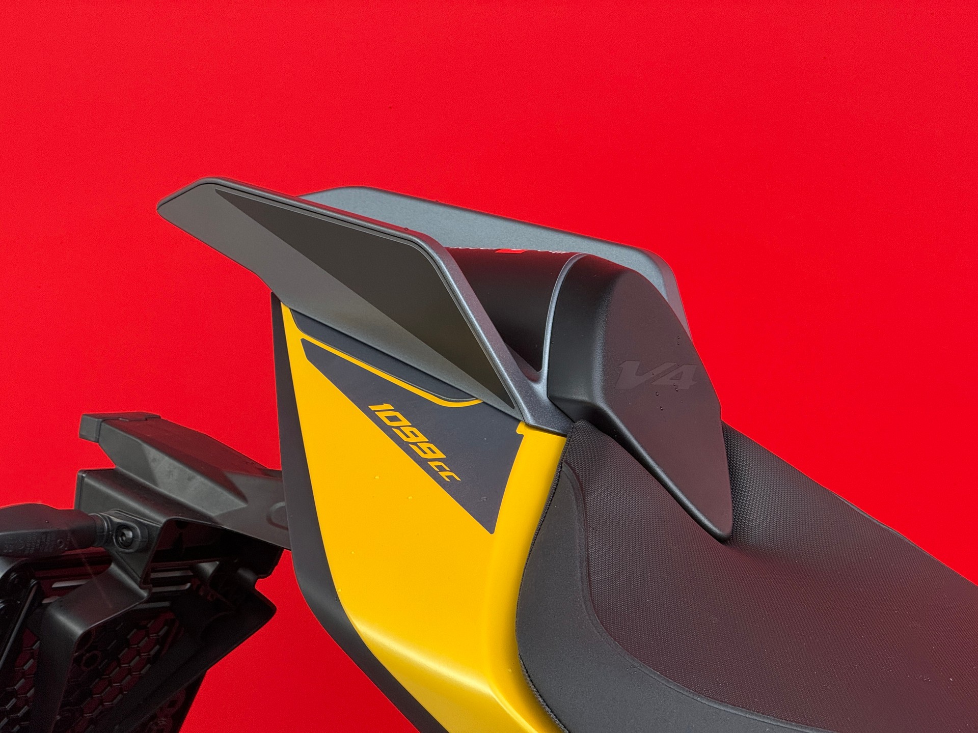 APRILIA Tuono V4 1100-image-9