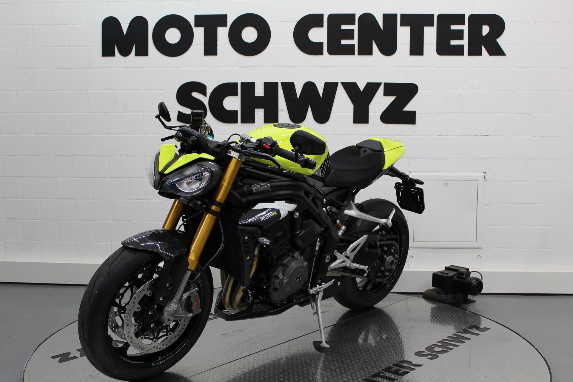 TRIUMPH Speed Triple 1200 RX Limited Edition-showroom-element-3