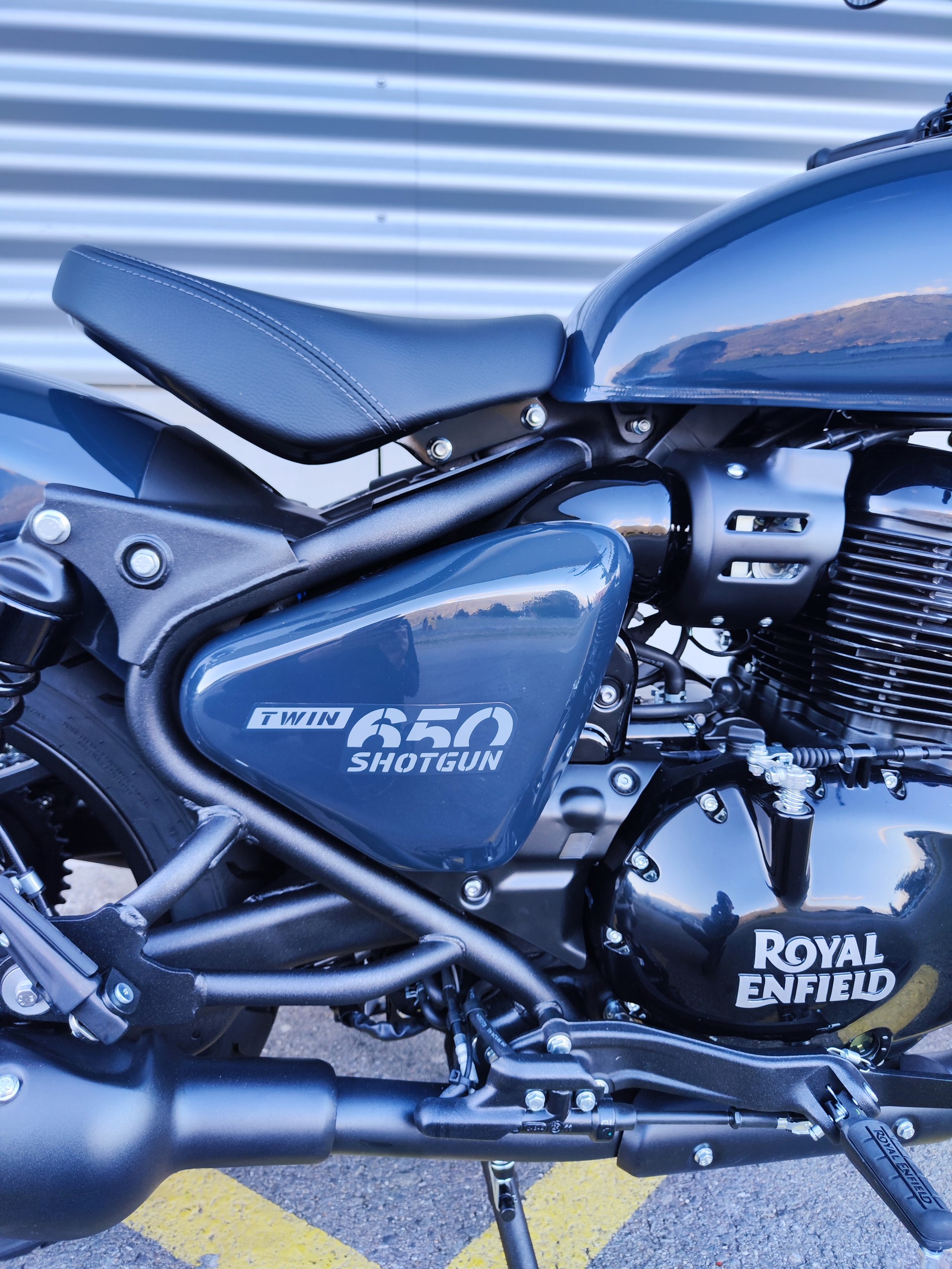 ROYAL ENFIELD SHOTGUN-image-4