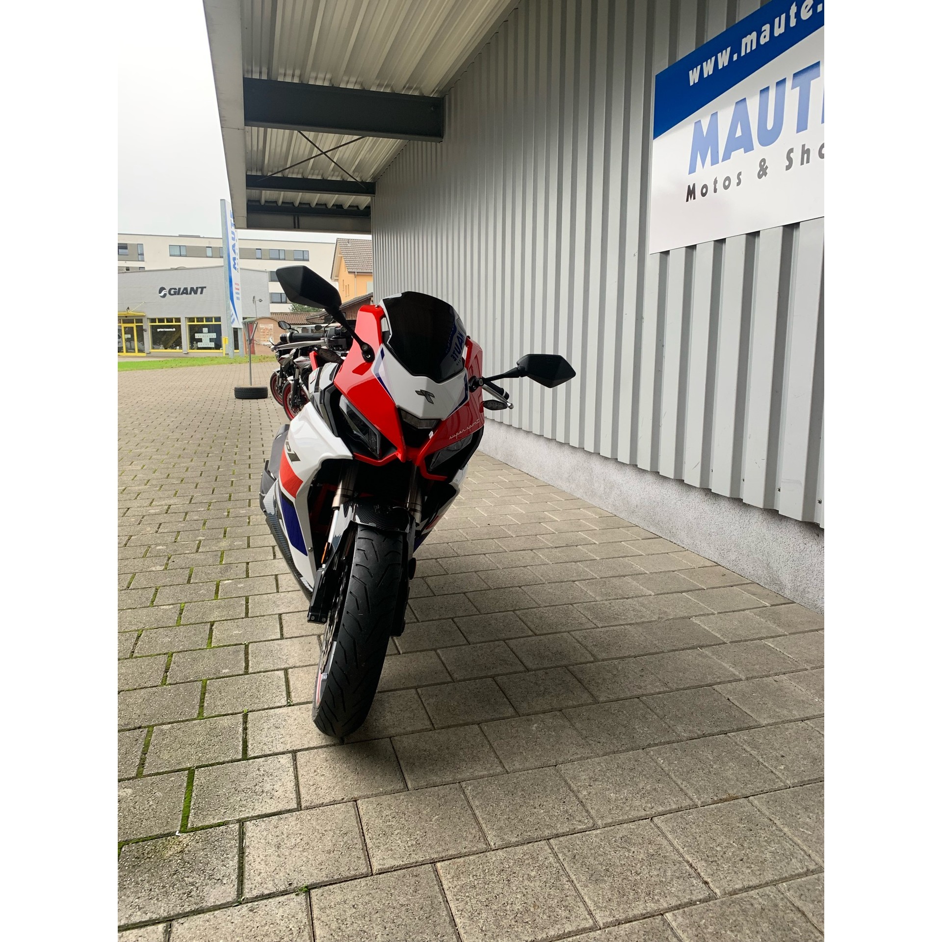 TRMOTOR-showroom-element-3