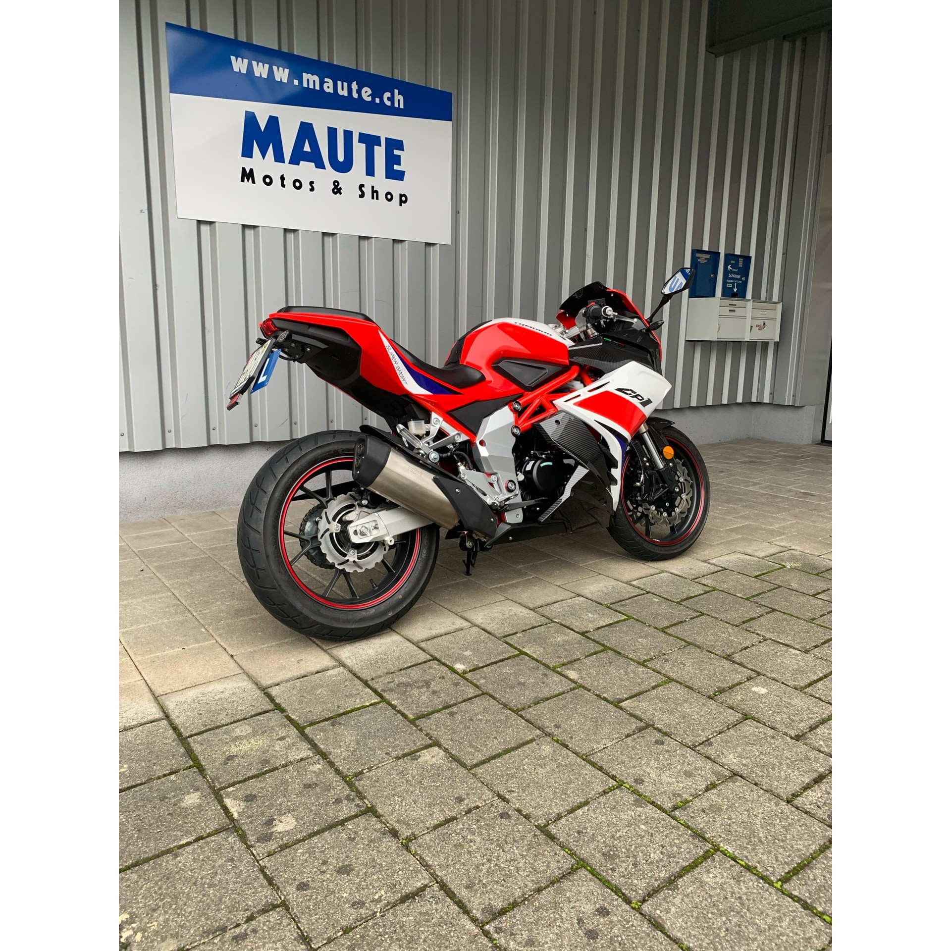 TRMOTOR-showroom-element-3