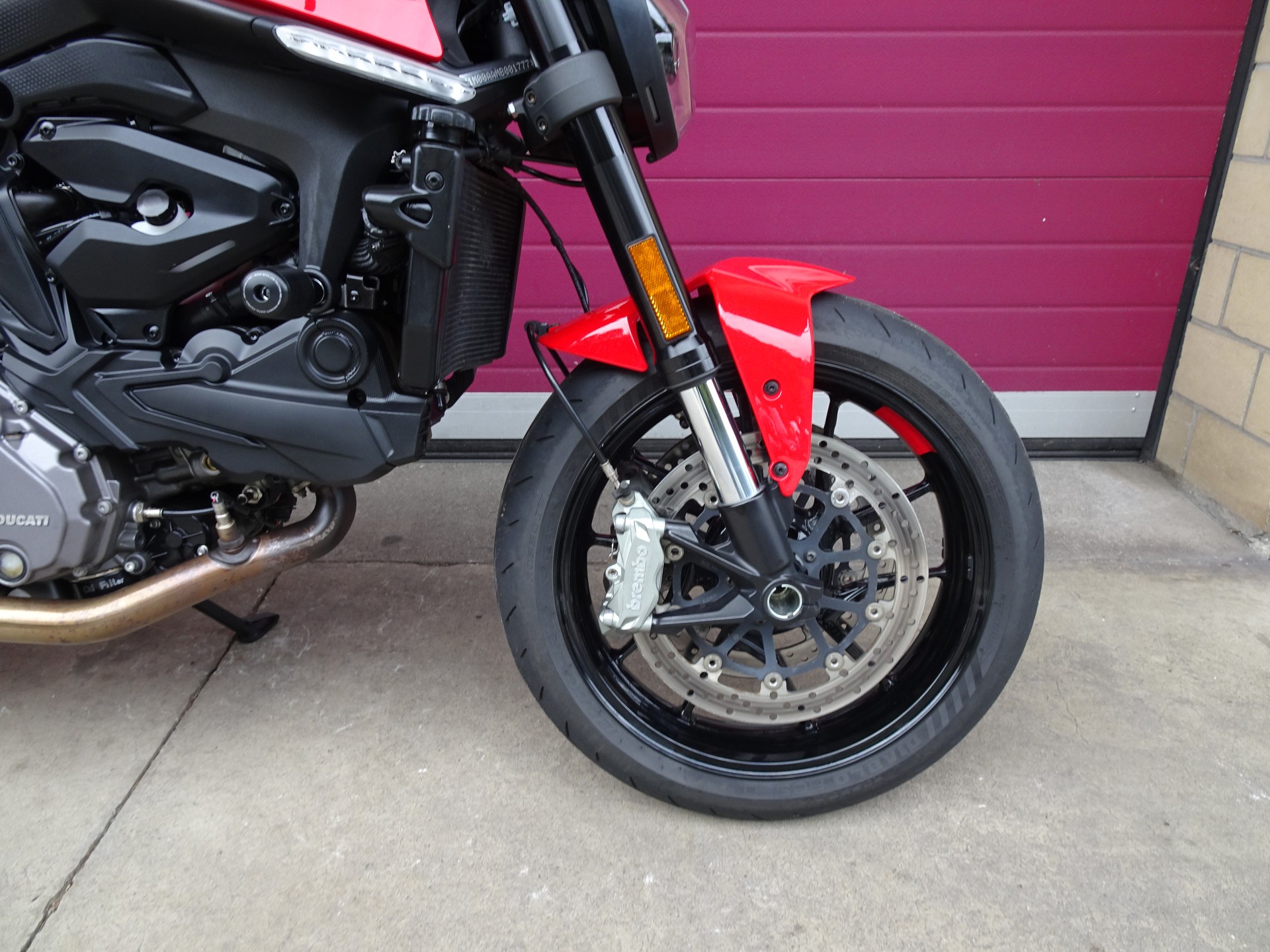 DUCATI Monster + 937-showroom-element-1
