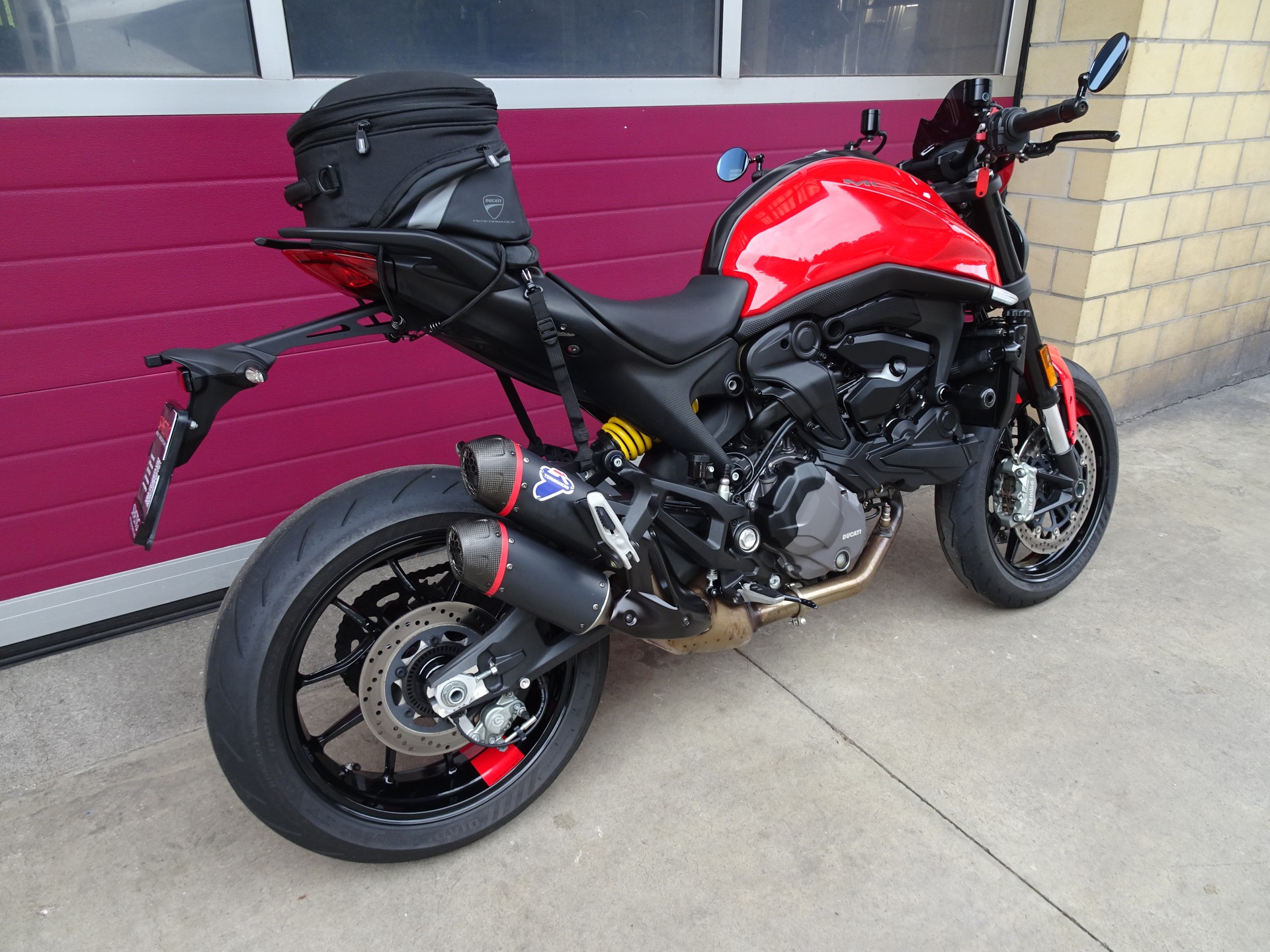 DUCATI Monster + 937-showroom-element-3