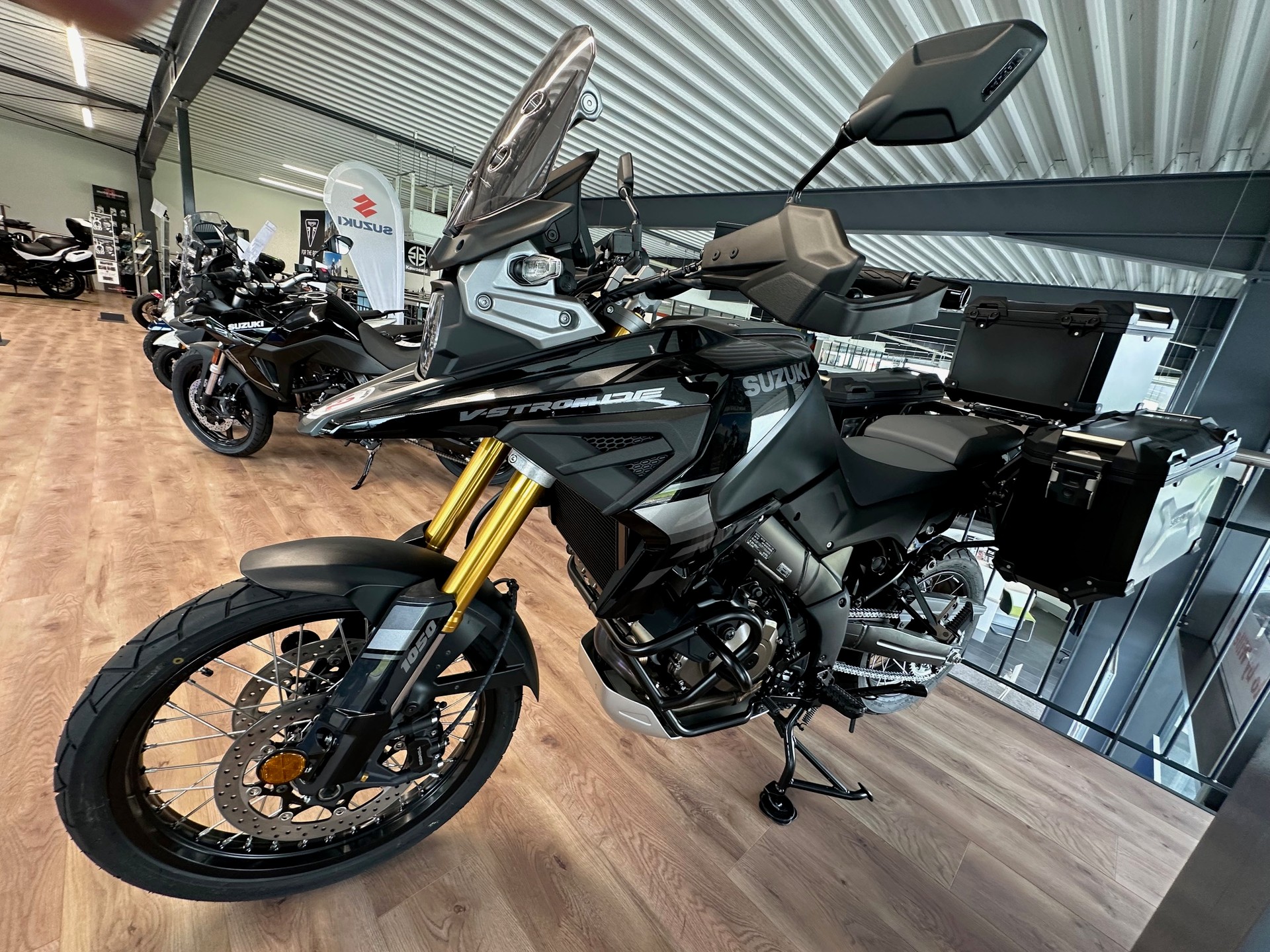 SUZUKI V-Strom 1050DE-showroom-element-1