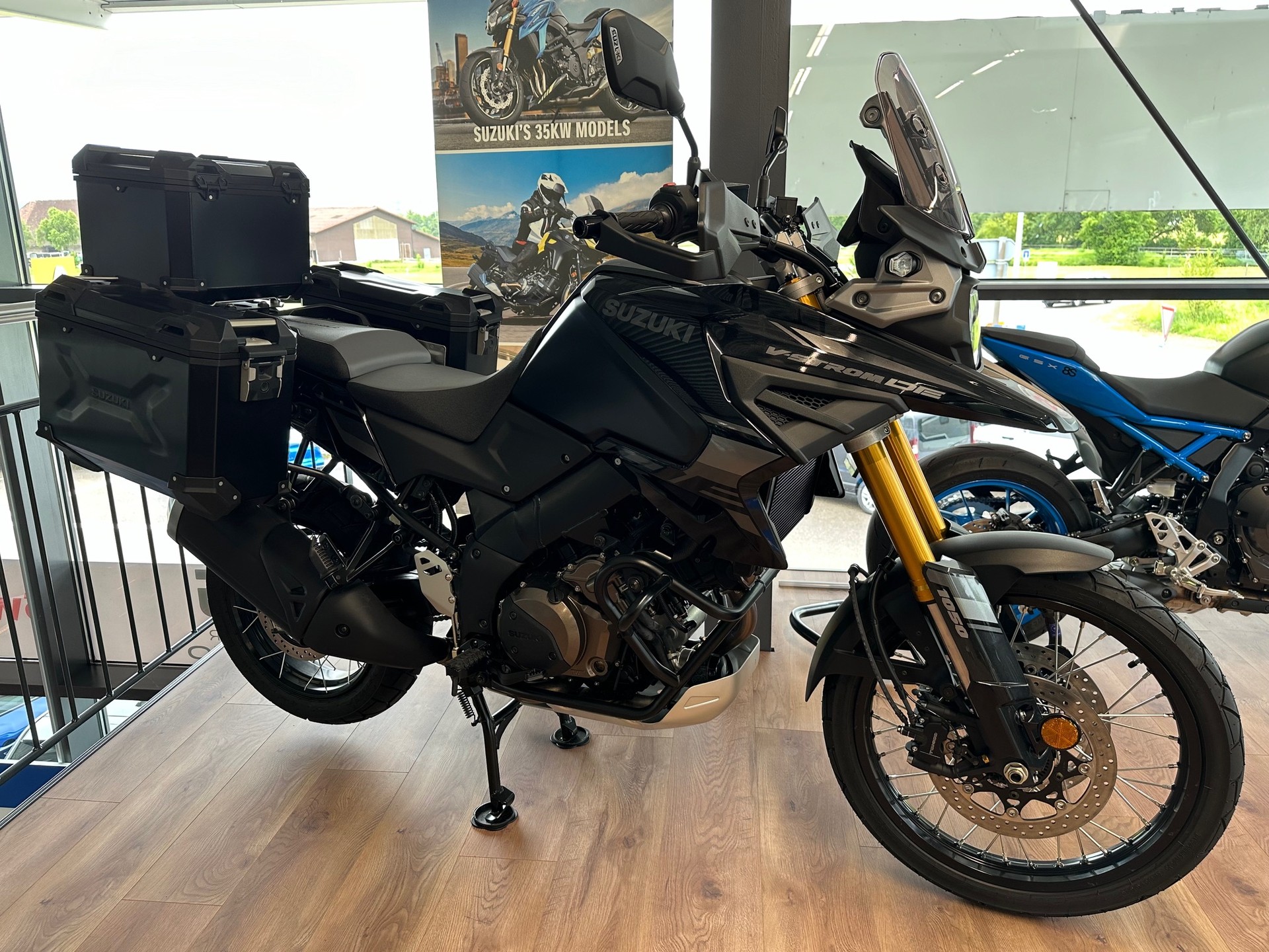 SUZUKI V-Strom 1050DE-showroom-element-2