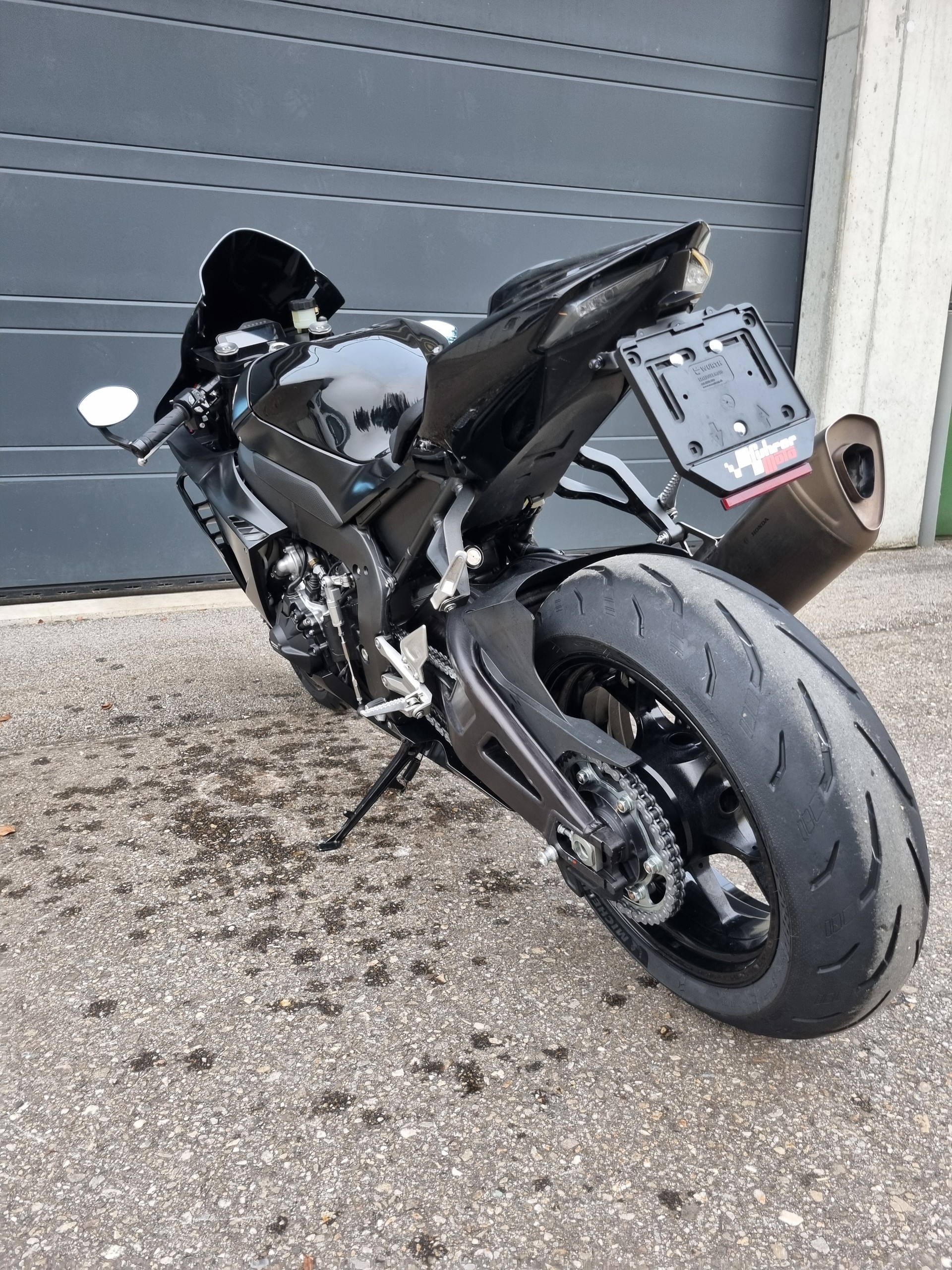 HONDA CBR 1000 RR-R-showroom-element-1