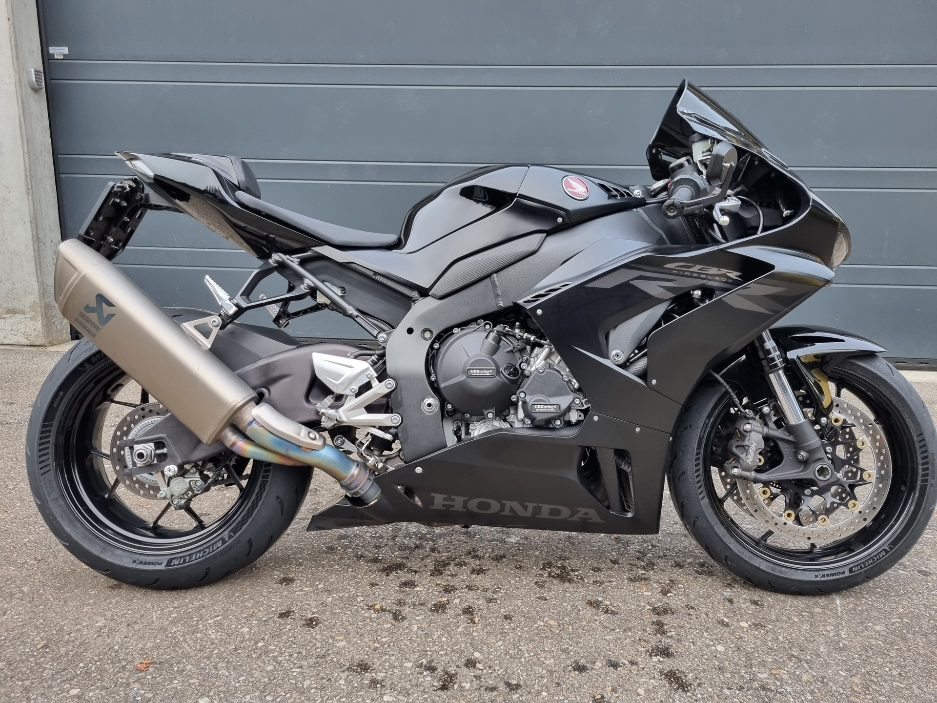 HONDA CBR 1000 RR-R