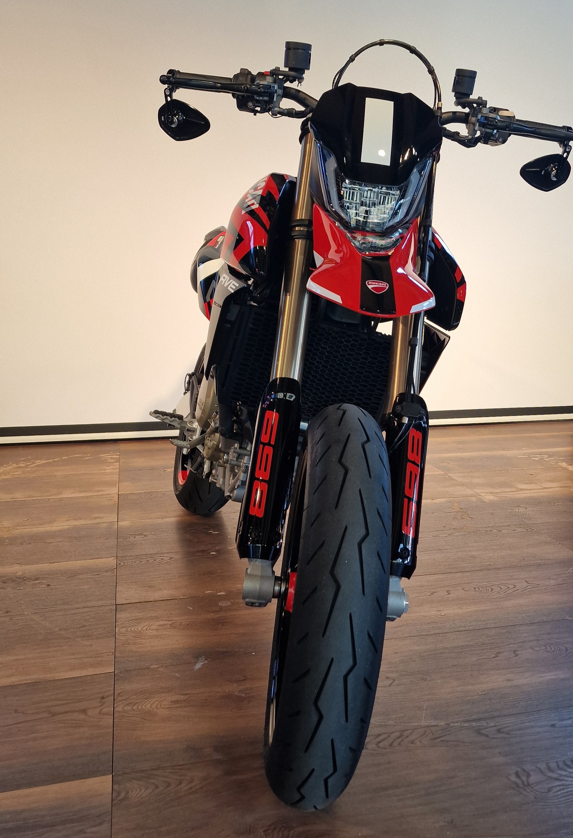 DUCATI Hypermotard 698 Mono RVE-showroom-element-2