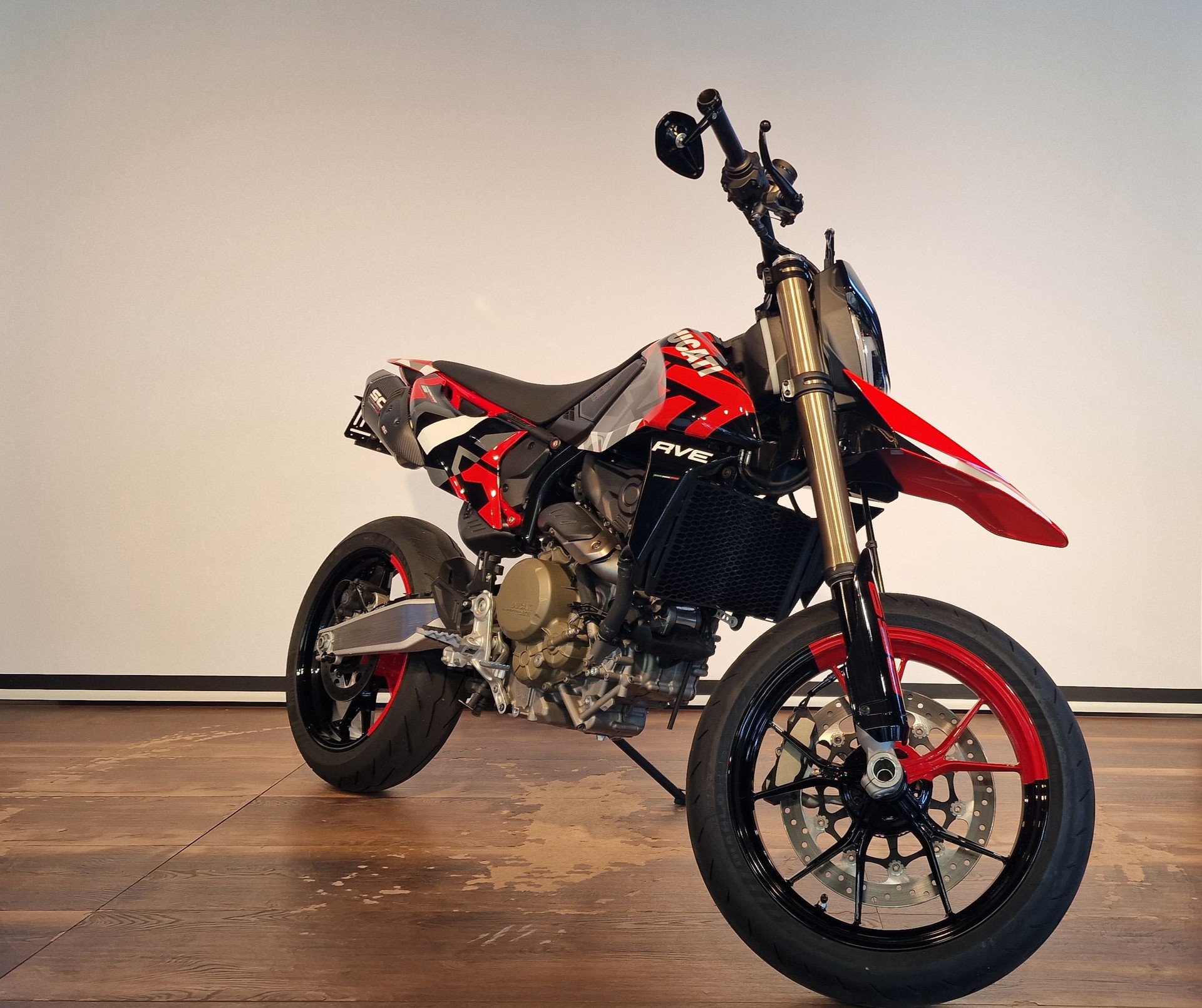 DUCATI Hypermotard 698 Mono RVE-showroom-element-1