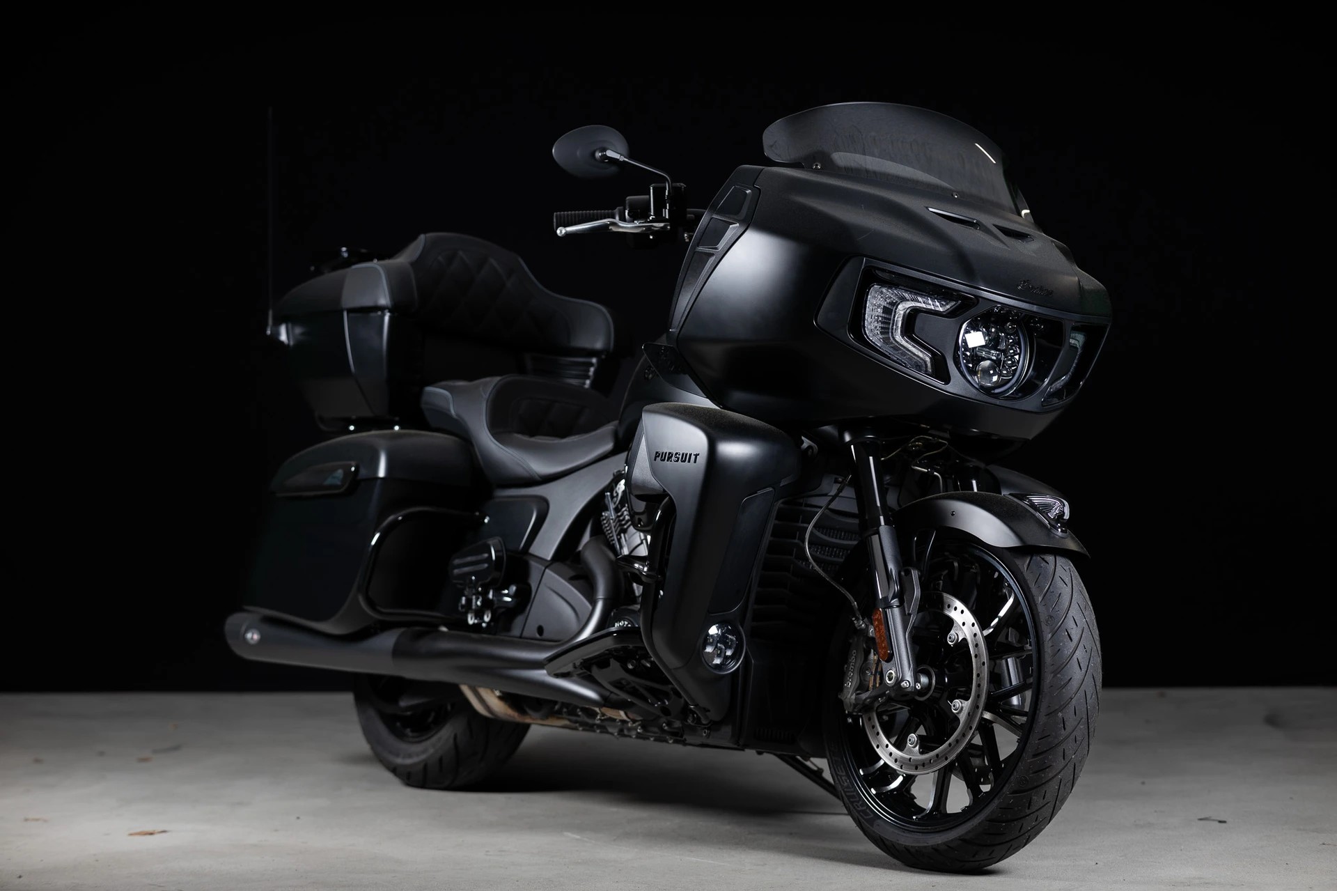 INDIAN Pursuit Dark Horse