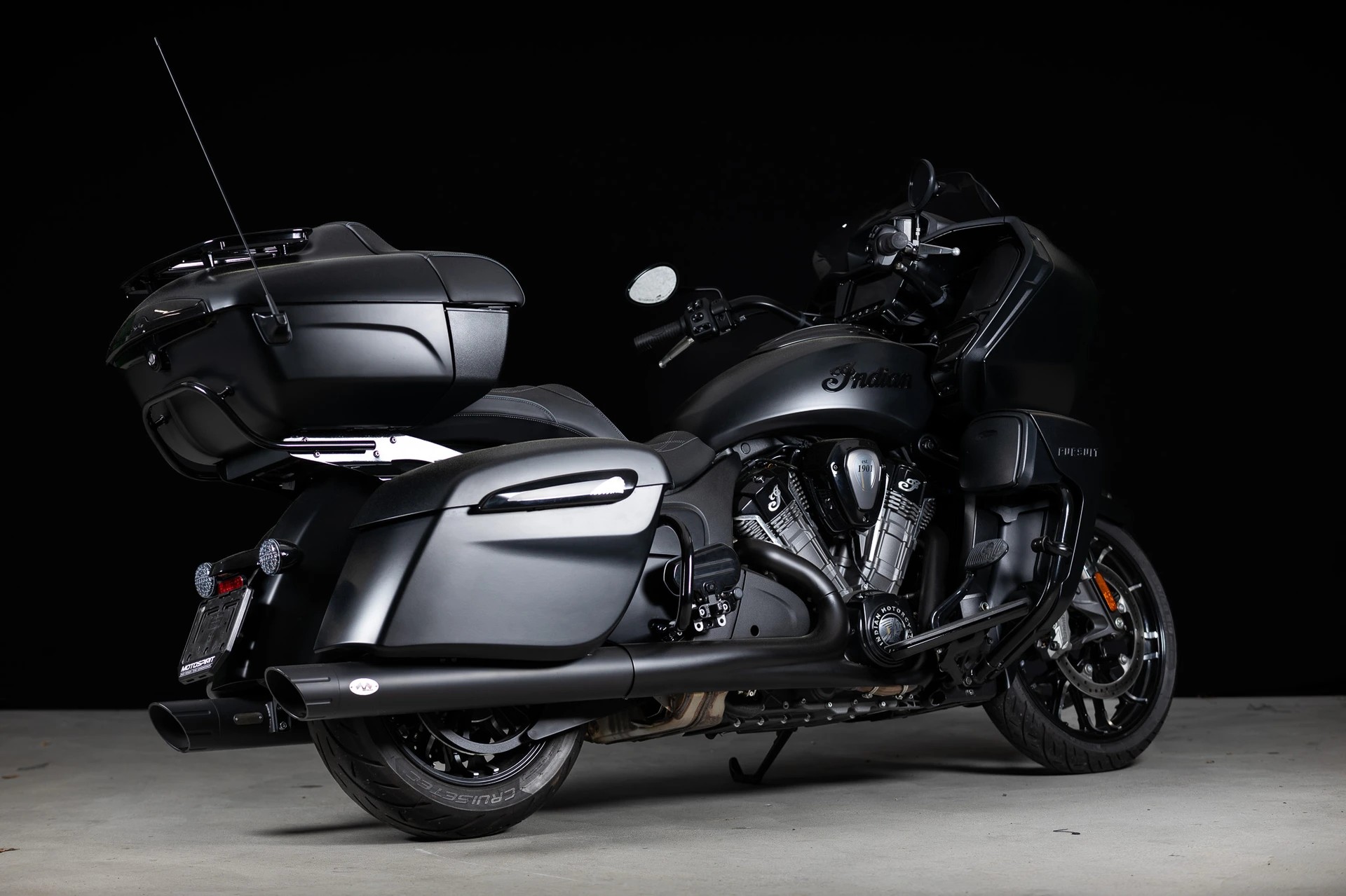 INDIAN Pursuit Dark Horse-showroom-element-2