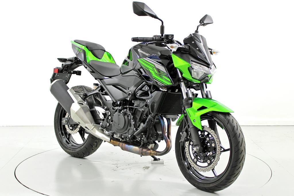 KAWASAKI Z 400 ABS-showroom-element-1