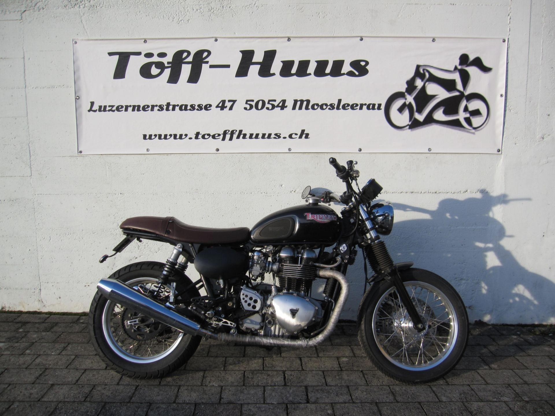 TRIUMPH Thruxton 900