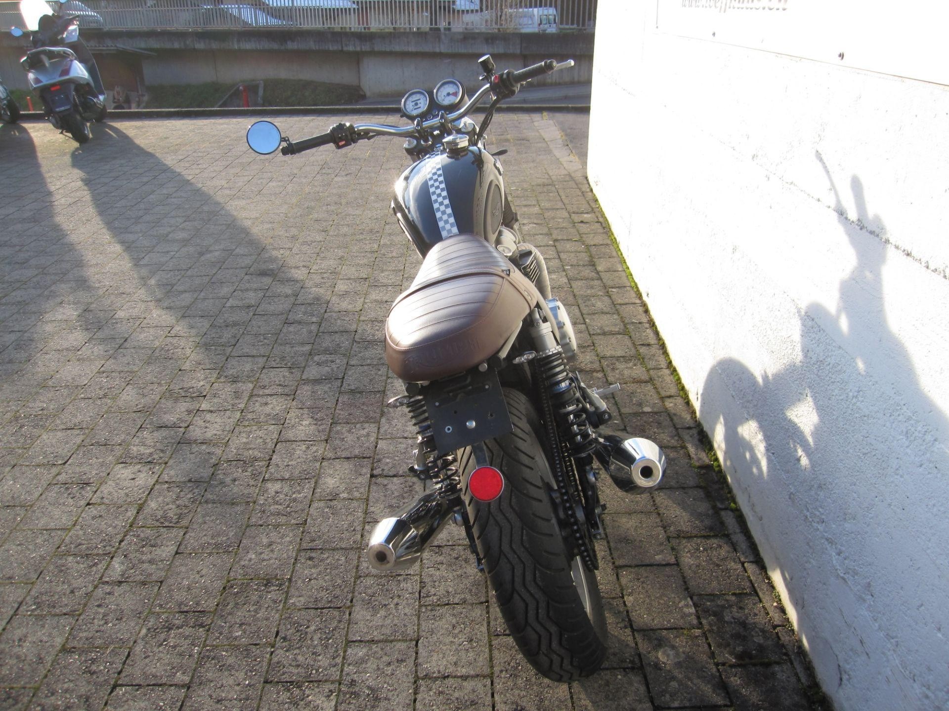 TRIUMPH Thruxton 900-showroom-element-1