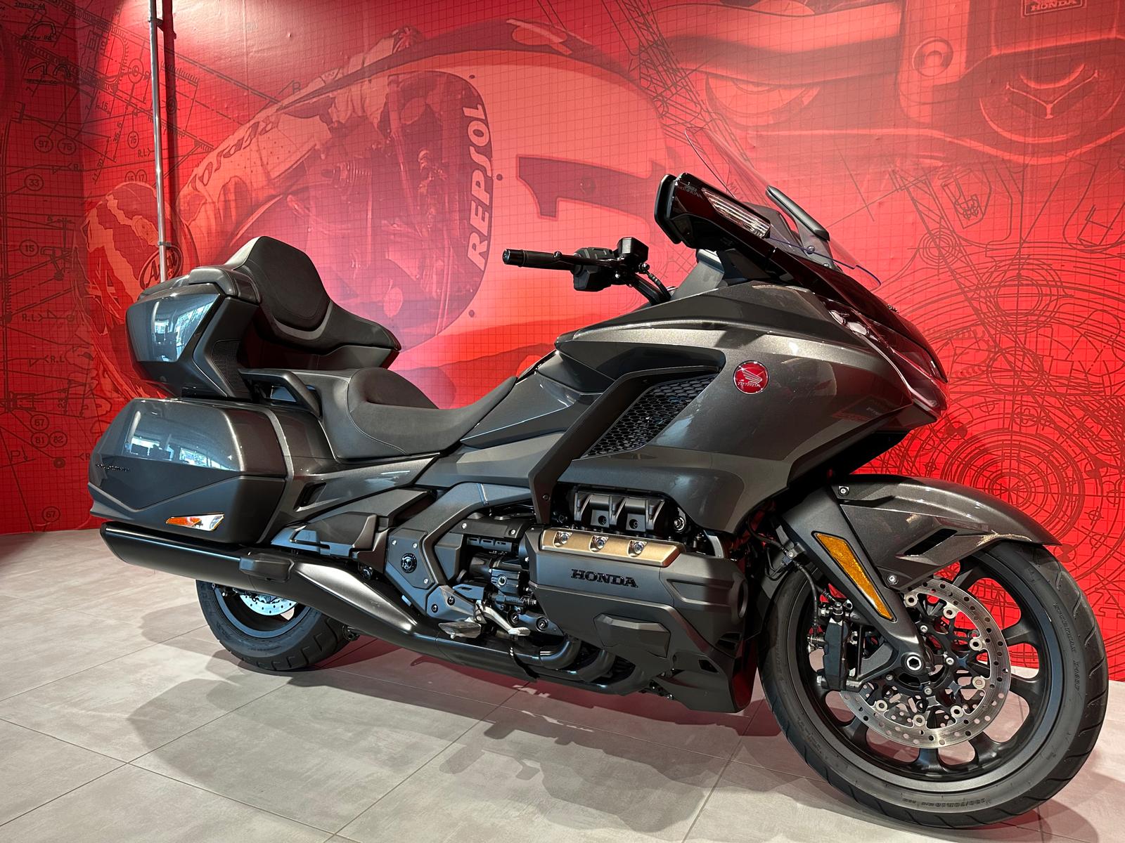 HONDA GL 1800 Goldwing-showroom-element-1