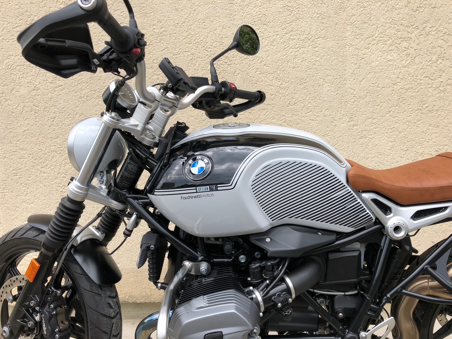BMW R nineT Scrambler ABS-image-1