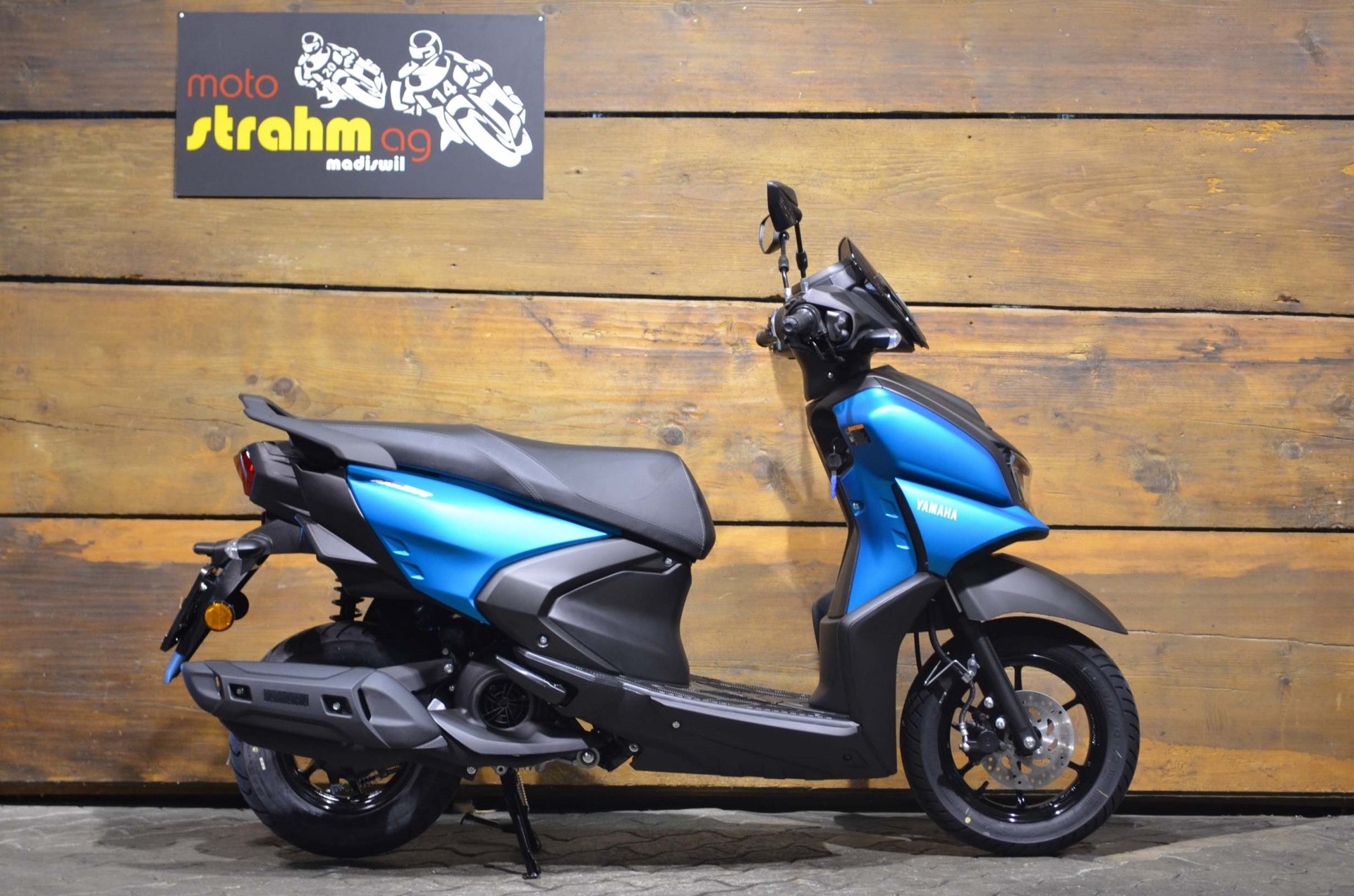YAMAHA RayZR 125-showroom-element-1