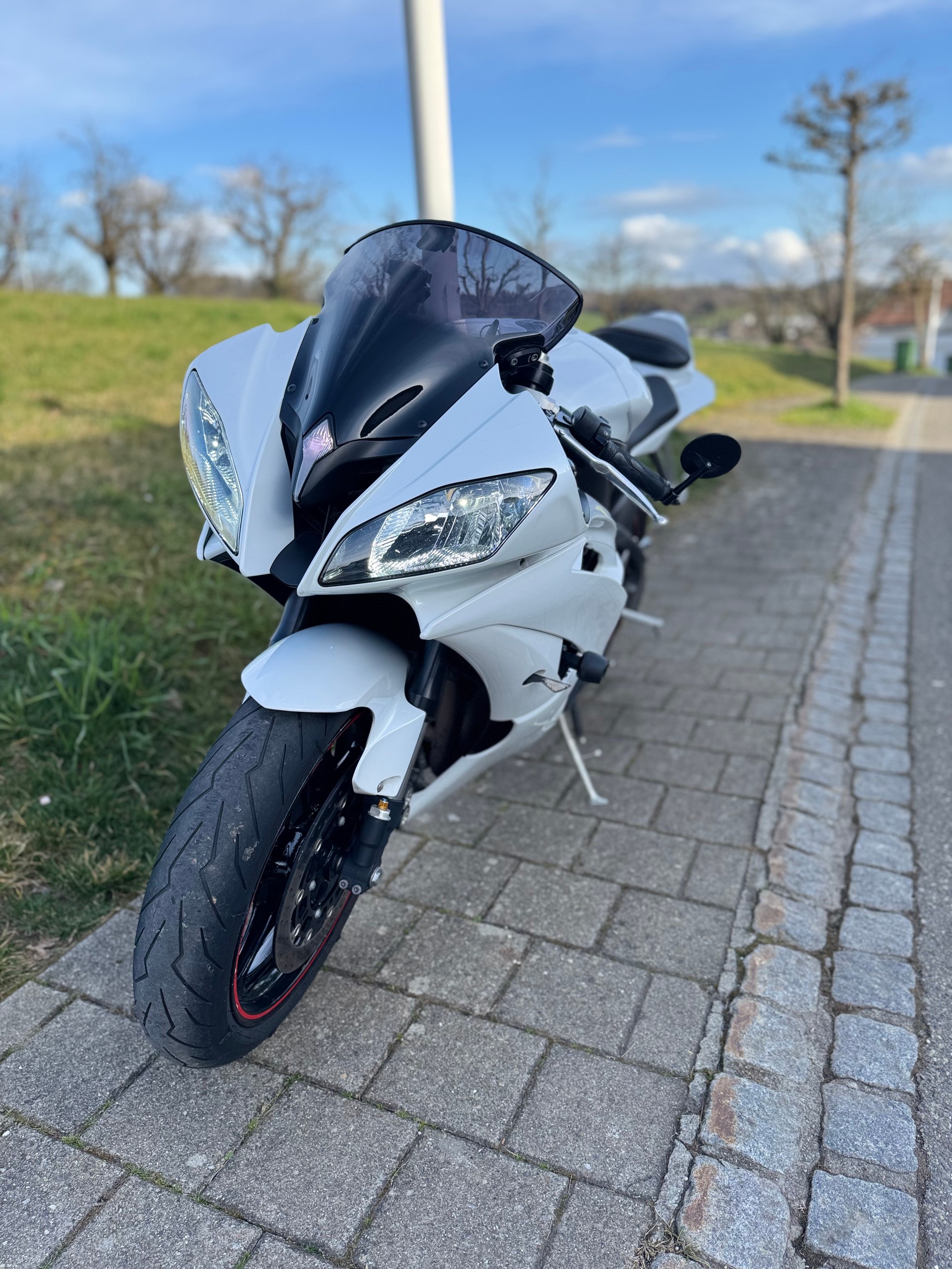 YAMAHA YZF-R6-image-1