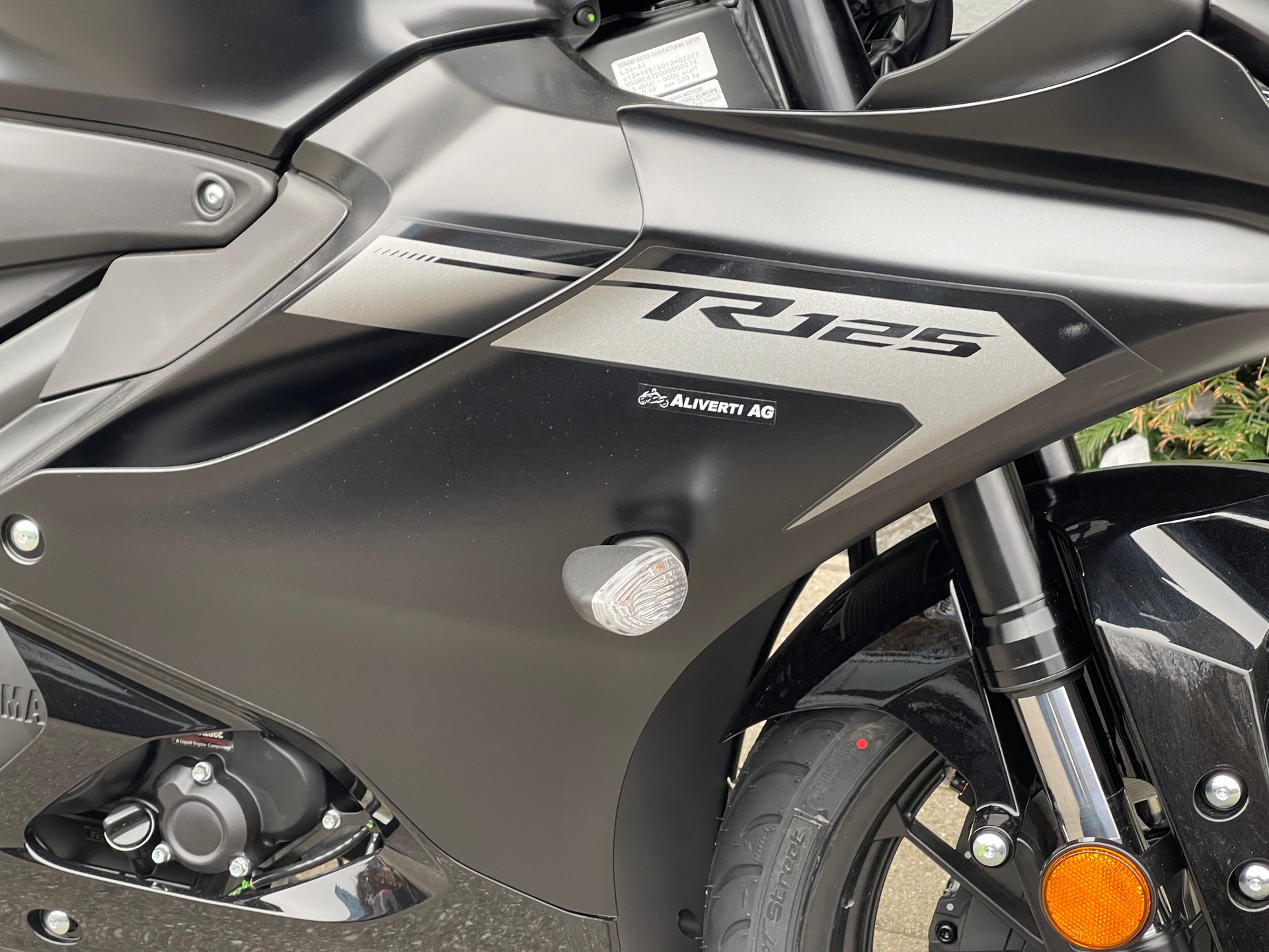 YAMAHA R125 2025-showroom-element-2