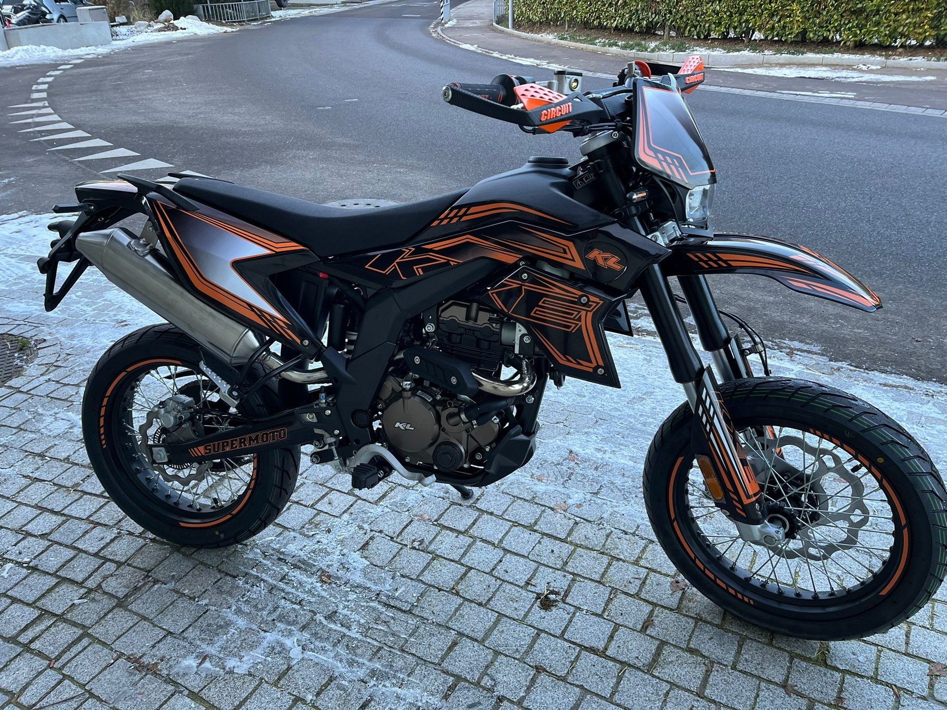 KL 125 Motard