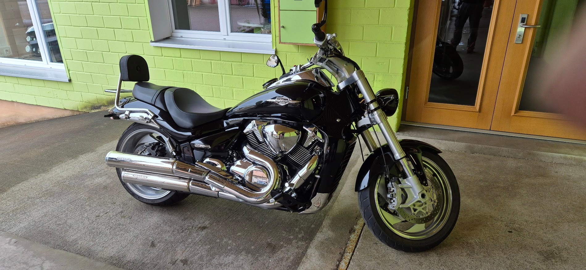 SUZUKI M 1800 R K6