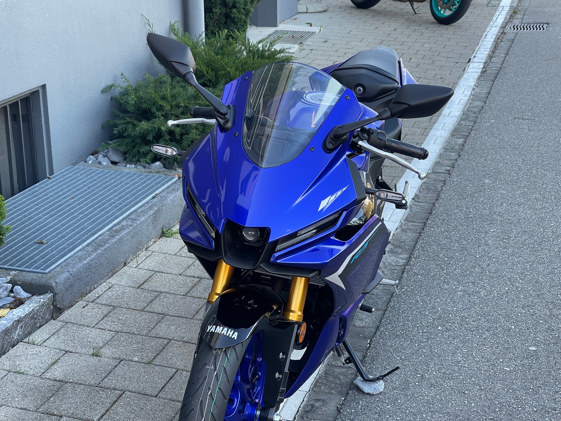 YAMAHA YZF-R3-showroom-element-2