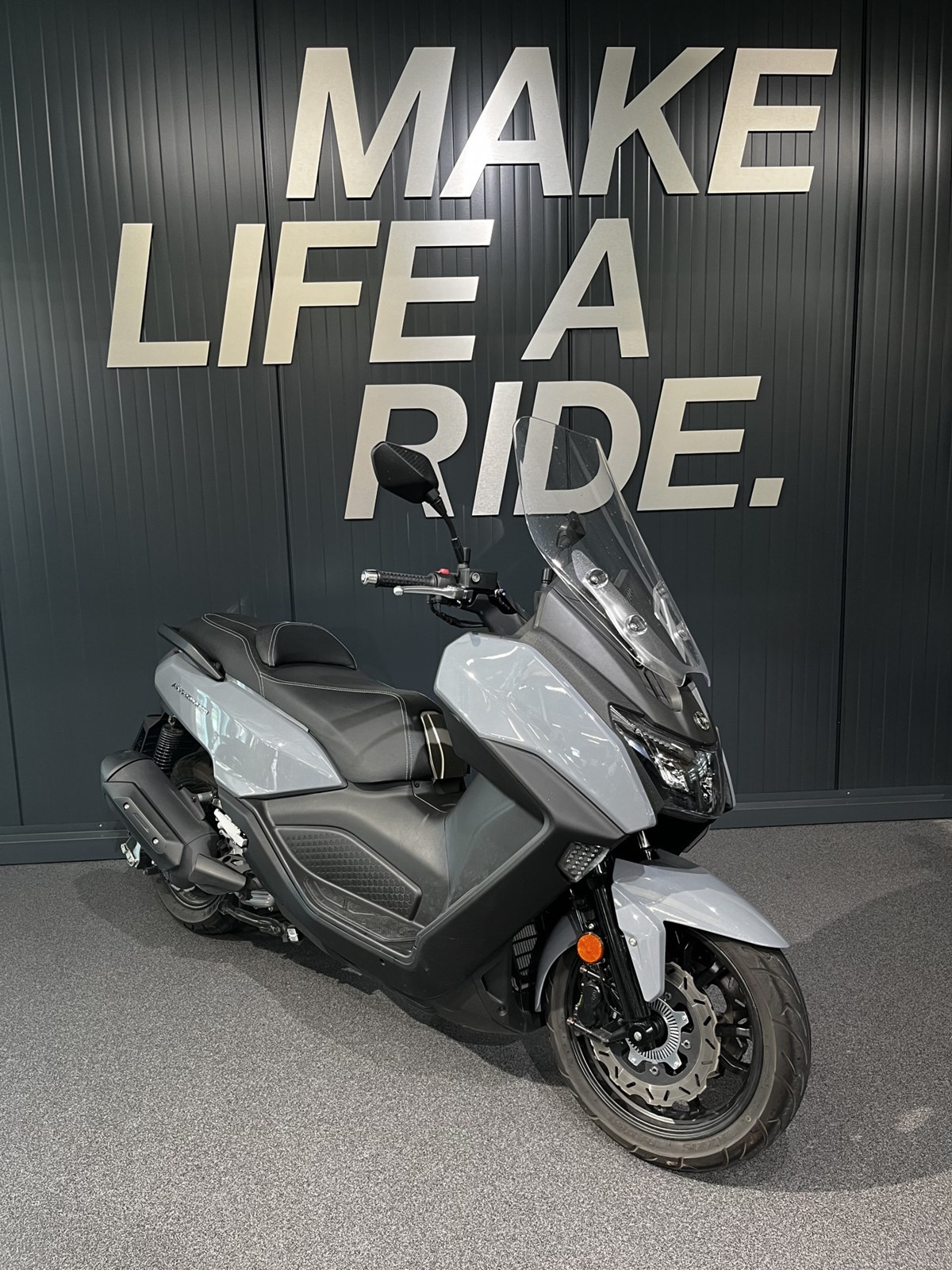 SYM Maxsym 400-showroom-element-1
