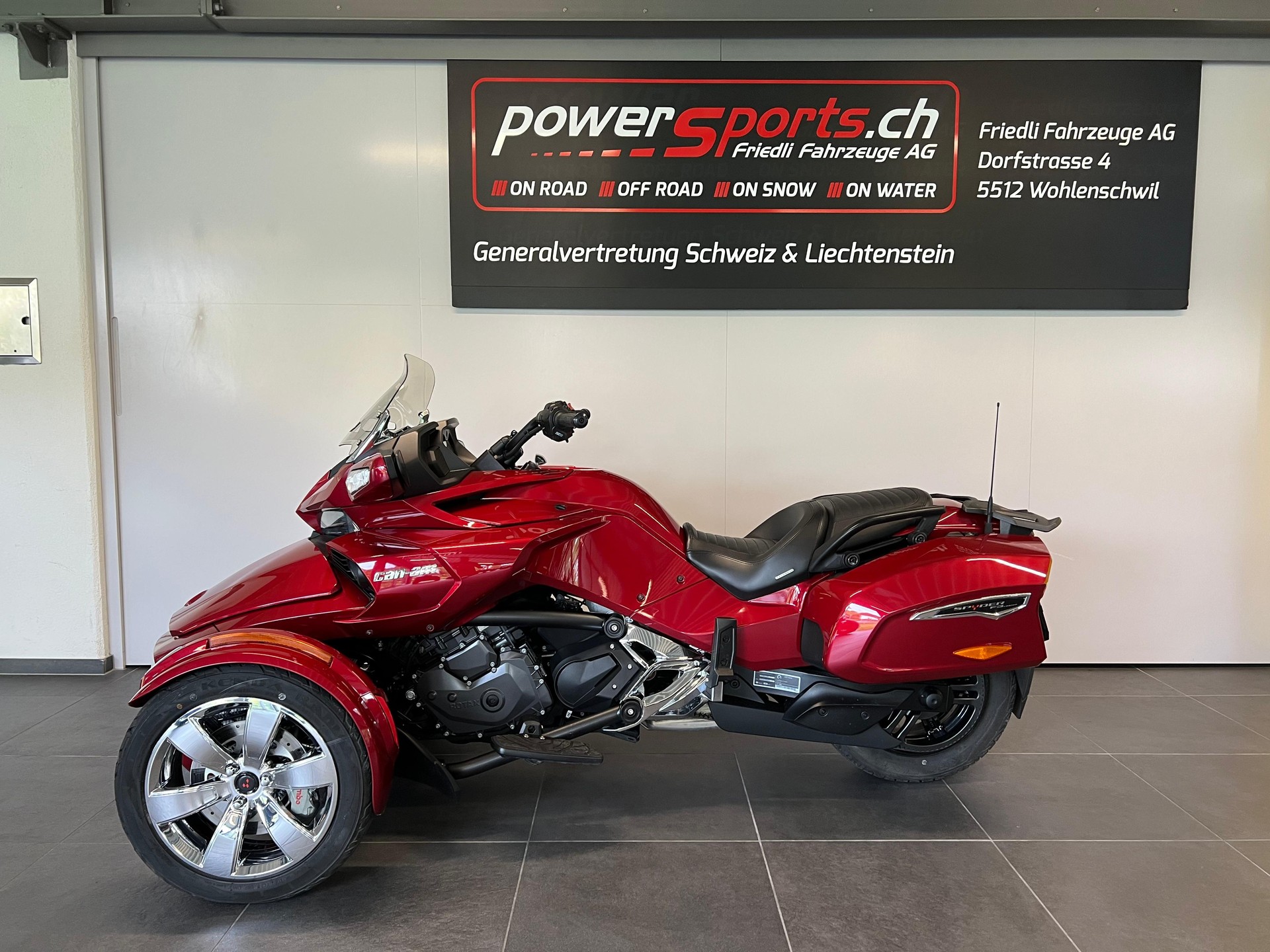 CAN-AM Spyder F3-T-showroom-element-3